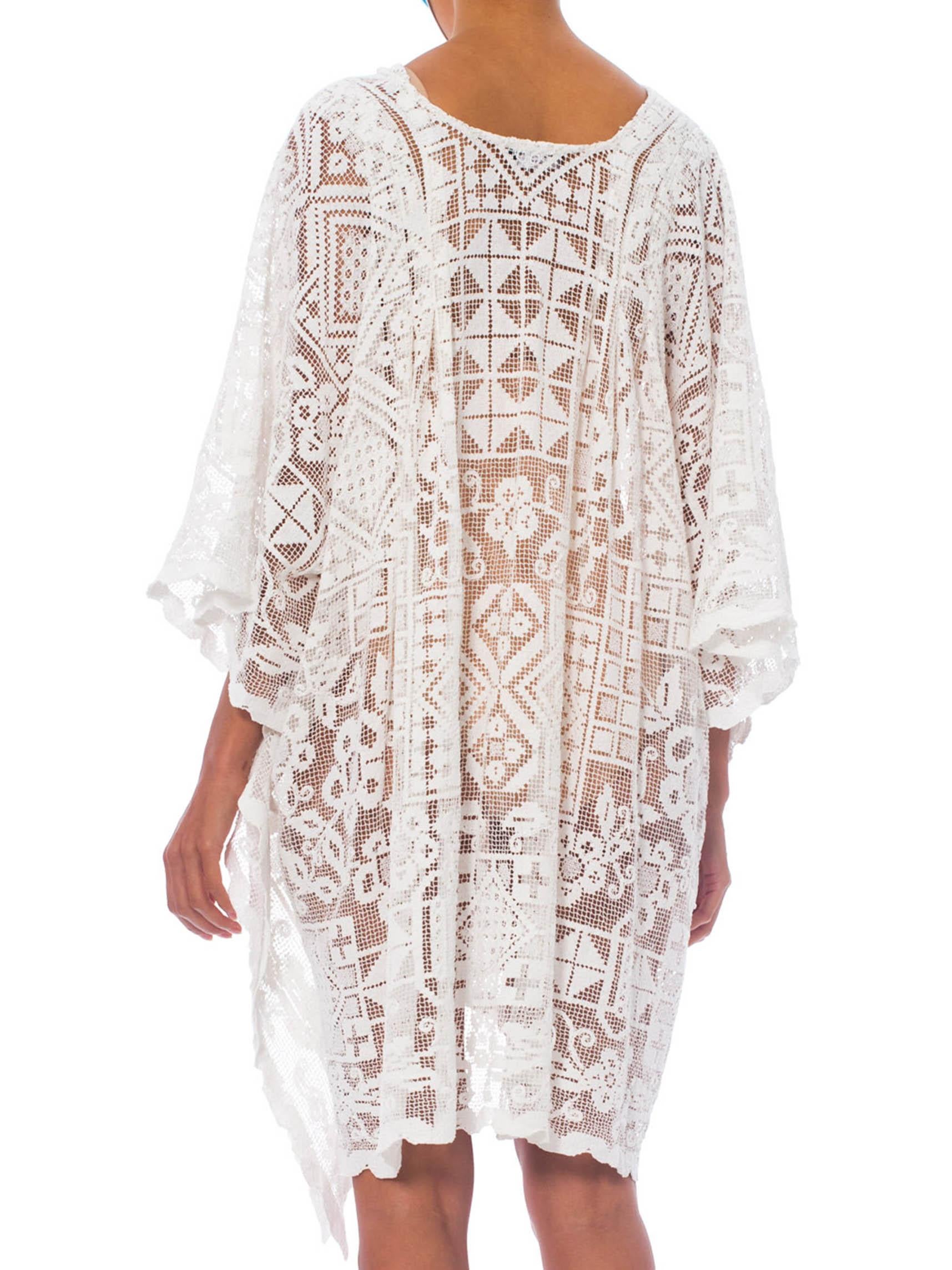 MORPHEW COLLECTION White Cotton Handmade Filet Lace Kaftan Tunic Beach Cover-Up In Excellent Condition In New York, NY