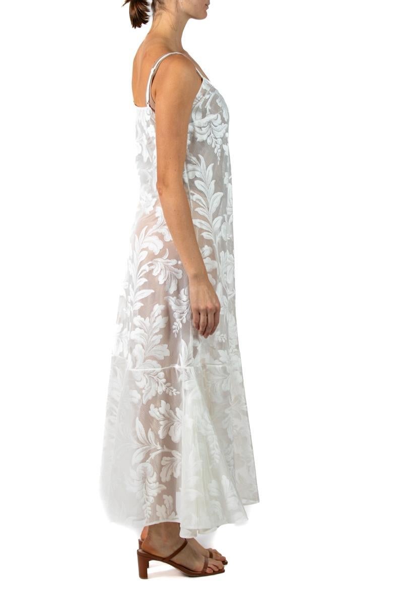 MORPHEW COLLECTION Weißes tropisches Kleid mit 70er-Jahre-Vintage-Vorhängen Damen im Angebot