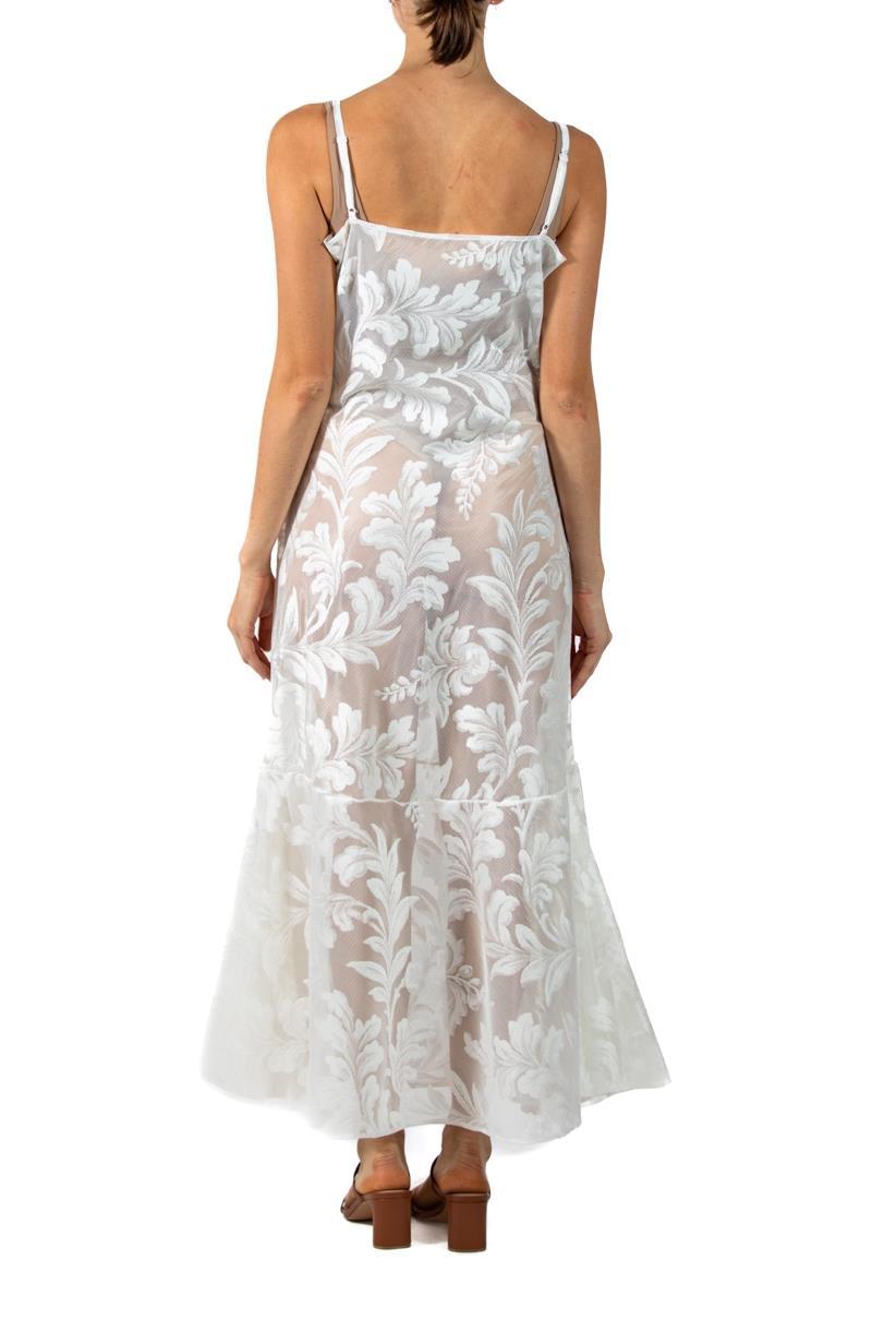 MORPHEW COLLECTION Weißes tropisches Kleid mit 70er-Jahre-Vintage-Vorhängen im Angebot 1