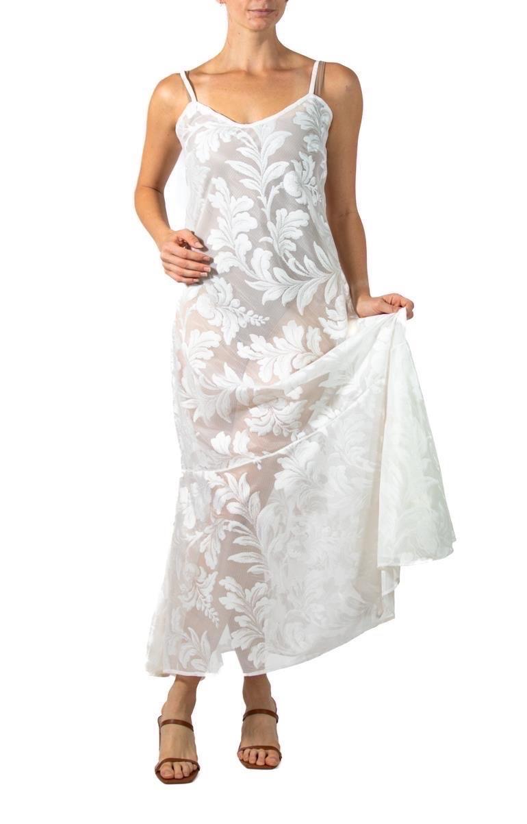 MORPHEW COLLECTION Weißes tropisches Kleid mit 70er-Jahre-Vintage-Vorhängen im Angebot 2