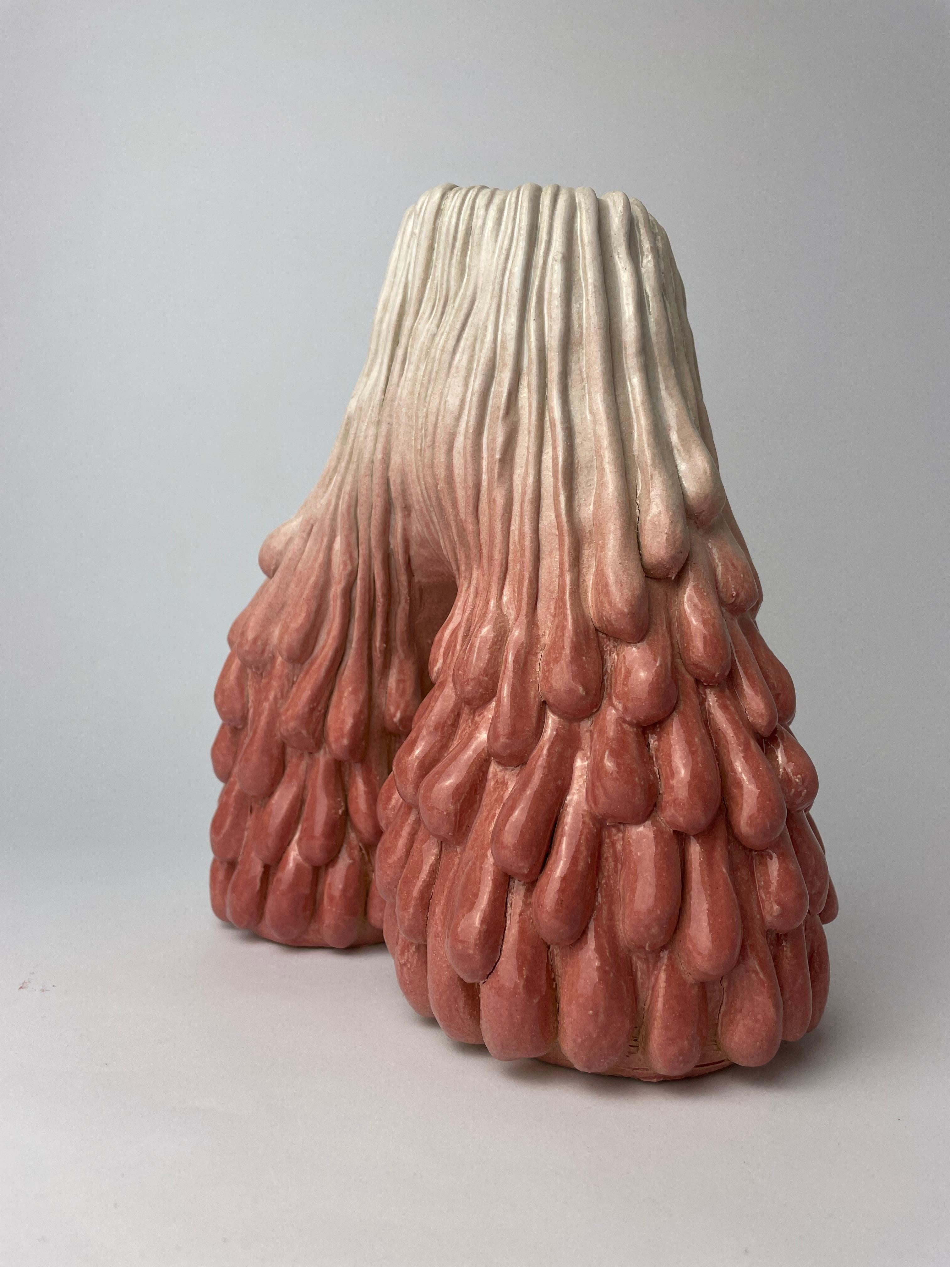 Dipinto a mano Vaso Morphic Arc Rosa di Studio A in vendita