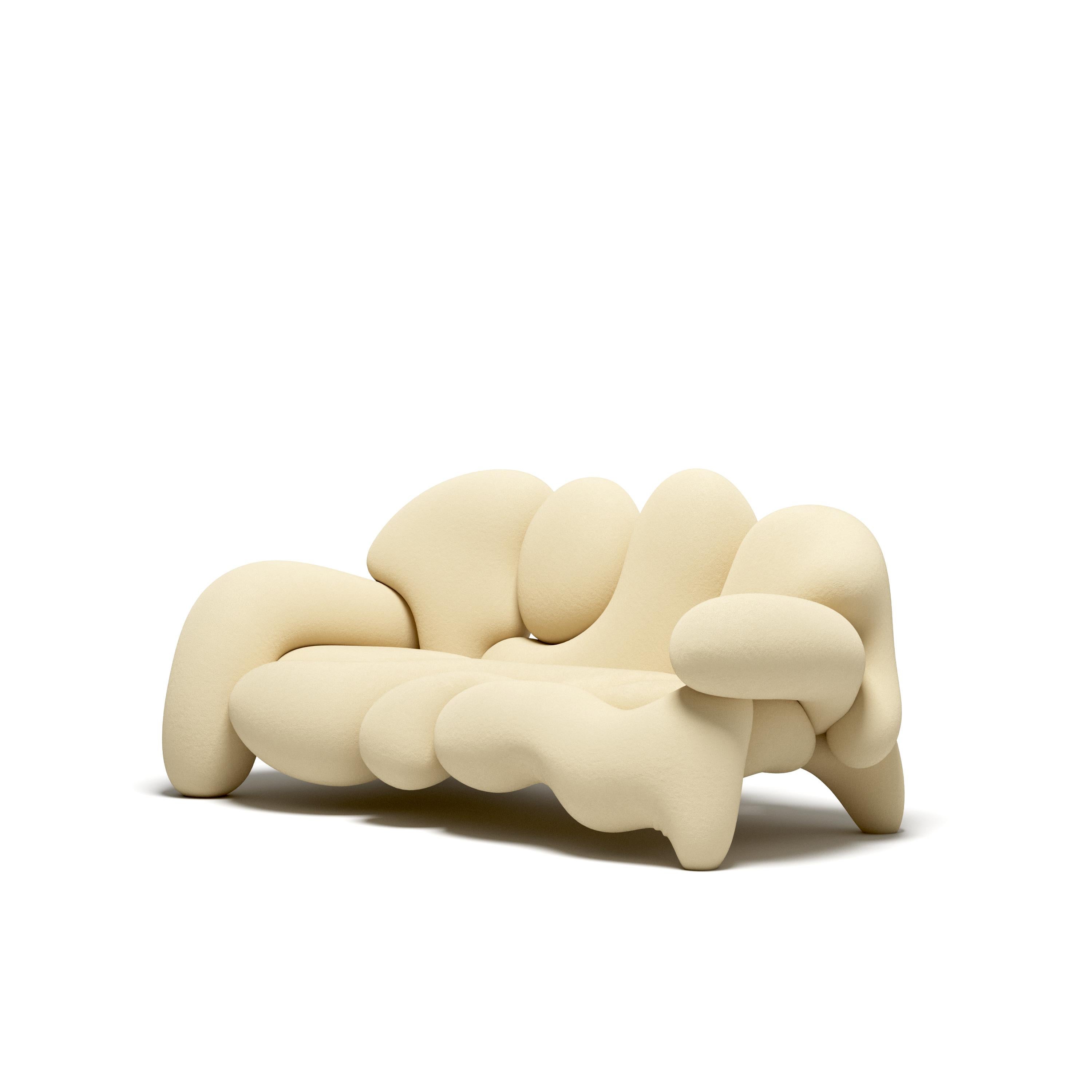 Le fauteuil et le canapé Morphologica manifestent la nécessité de repenser ce que signifie être radical. Conçu par Misha Kahn en 2024 pour Meritalia.

Le fauteuil et le canapé Morphologica, nés de la collaboration entre Meritalia et le designer