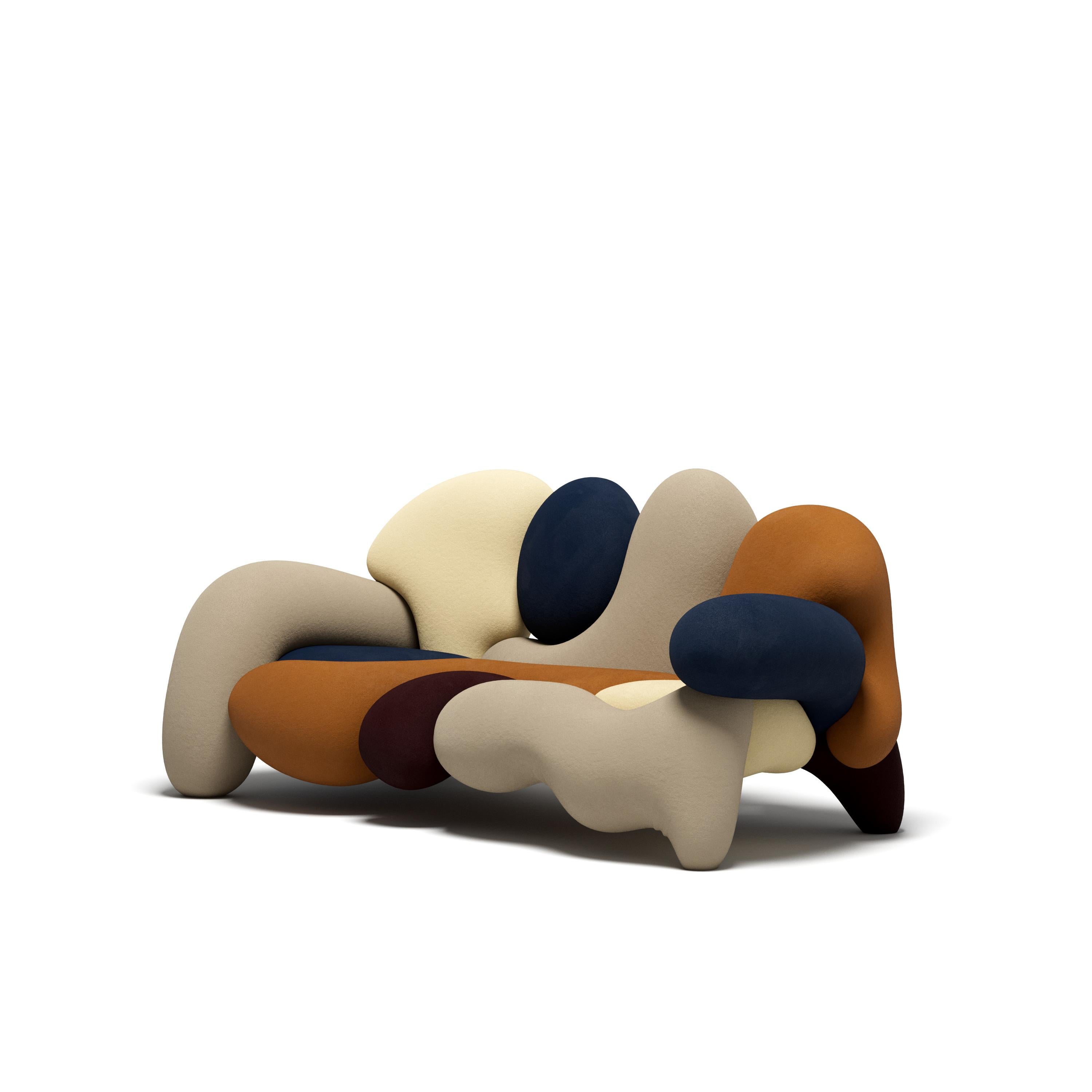 El sillón y el sofá Morphologica ponen de manifiesto la necesidad de replantearse lo que significa ser radical. Diseñado por Misha Kahn en 2024 para Meritalia.

El sillón y el sofá Morphologica, nacidos de la colaboración entre Meritalia y el