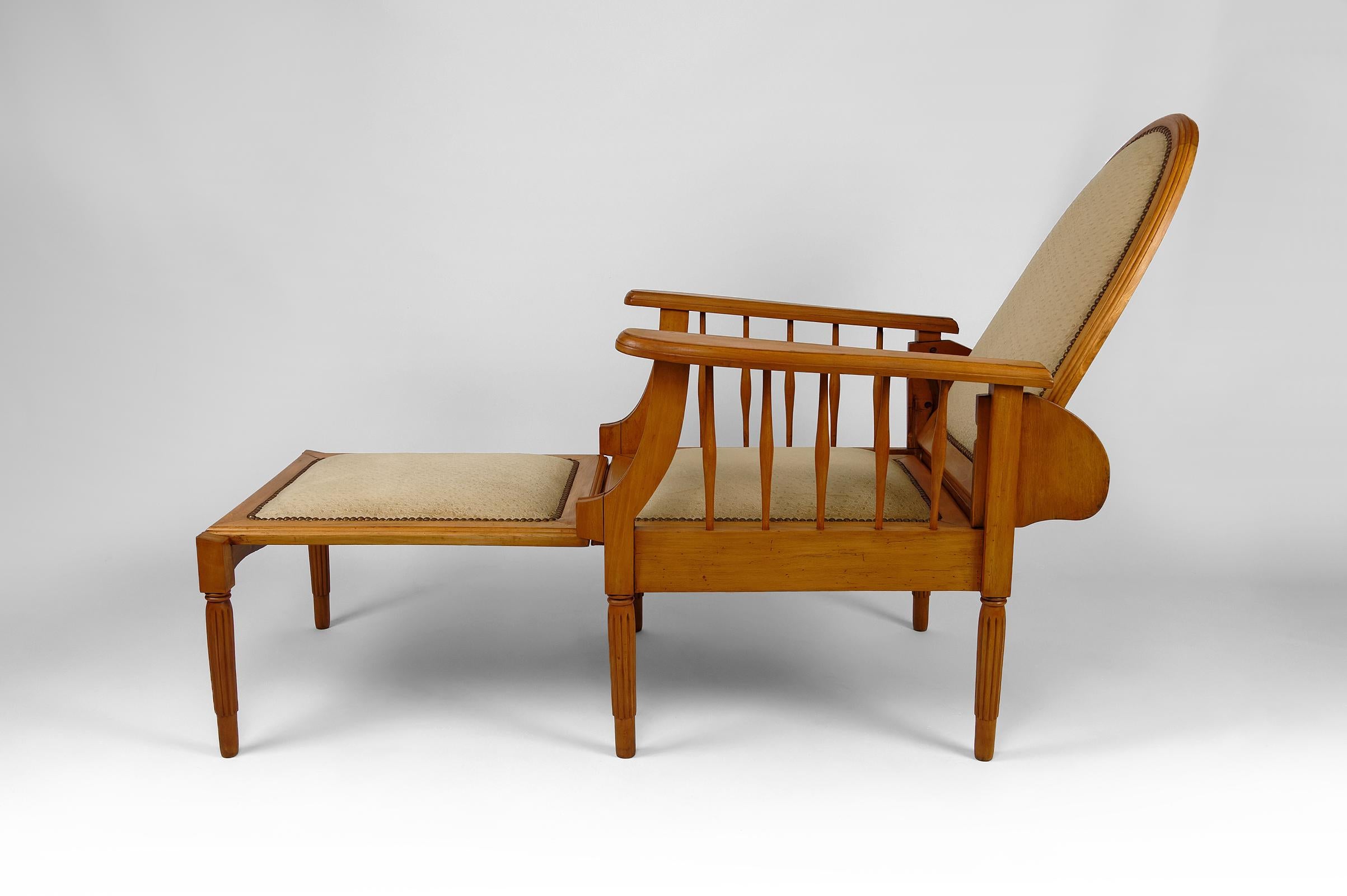 Early 20th Century Morris armchair / lounge chair in beech, Art Deco, France, Circa 1925 For Sale