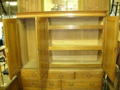 Morris & Co. Attr. Arts and Crafts Eichenholz-Leinenpresse, Metallarbeit von Rathbone