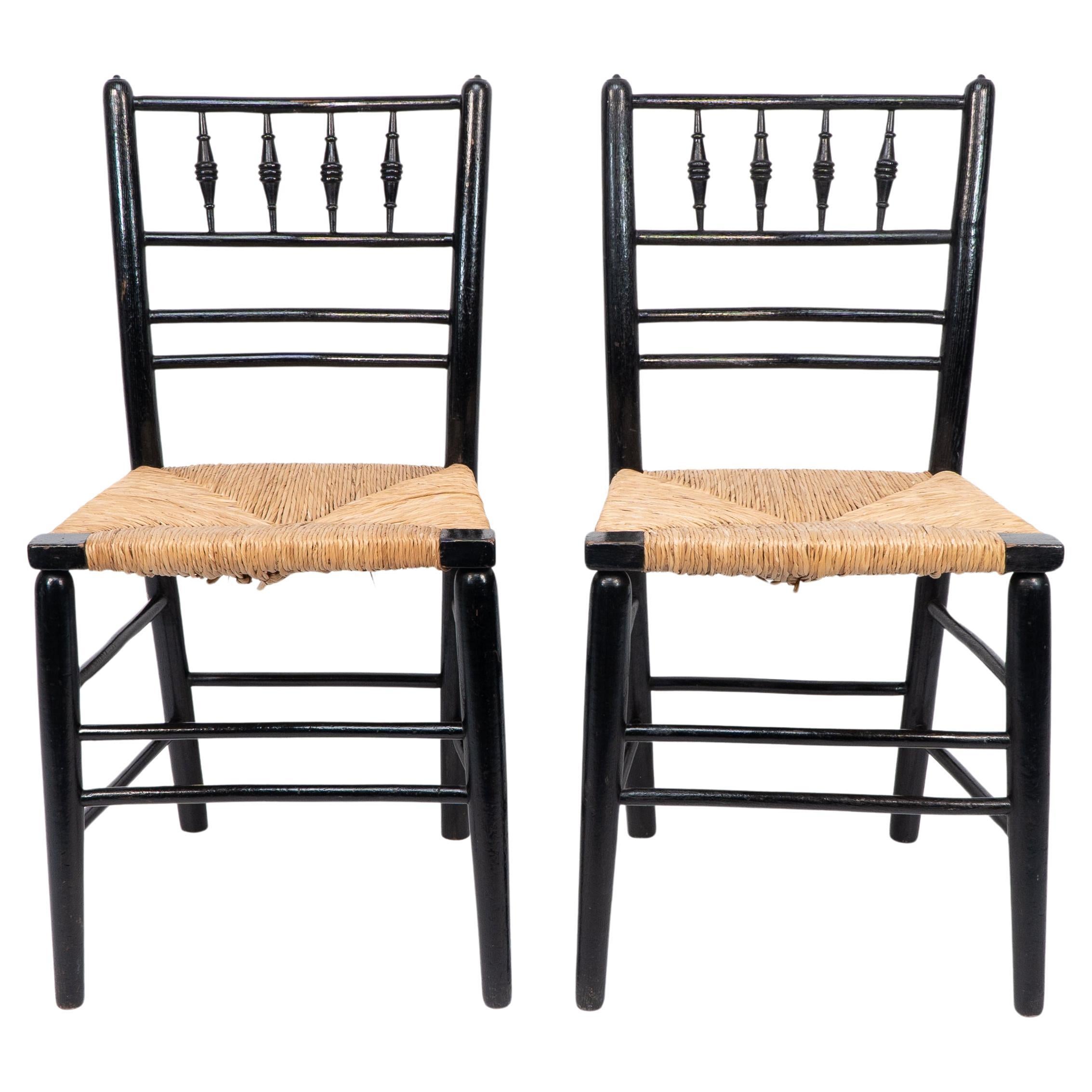 Morris & Co attr a Philip Webb. Aesthetic Movement pareja de sillas Sussex con asiento de junco en venta