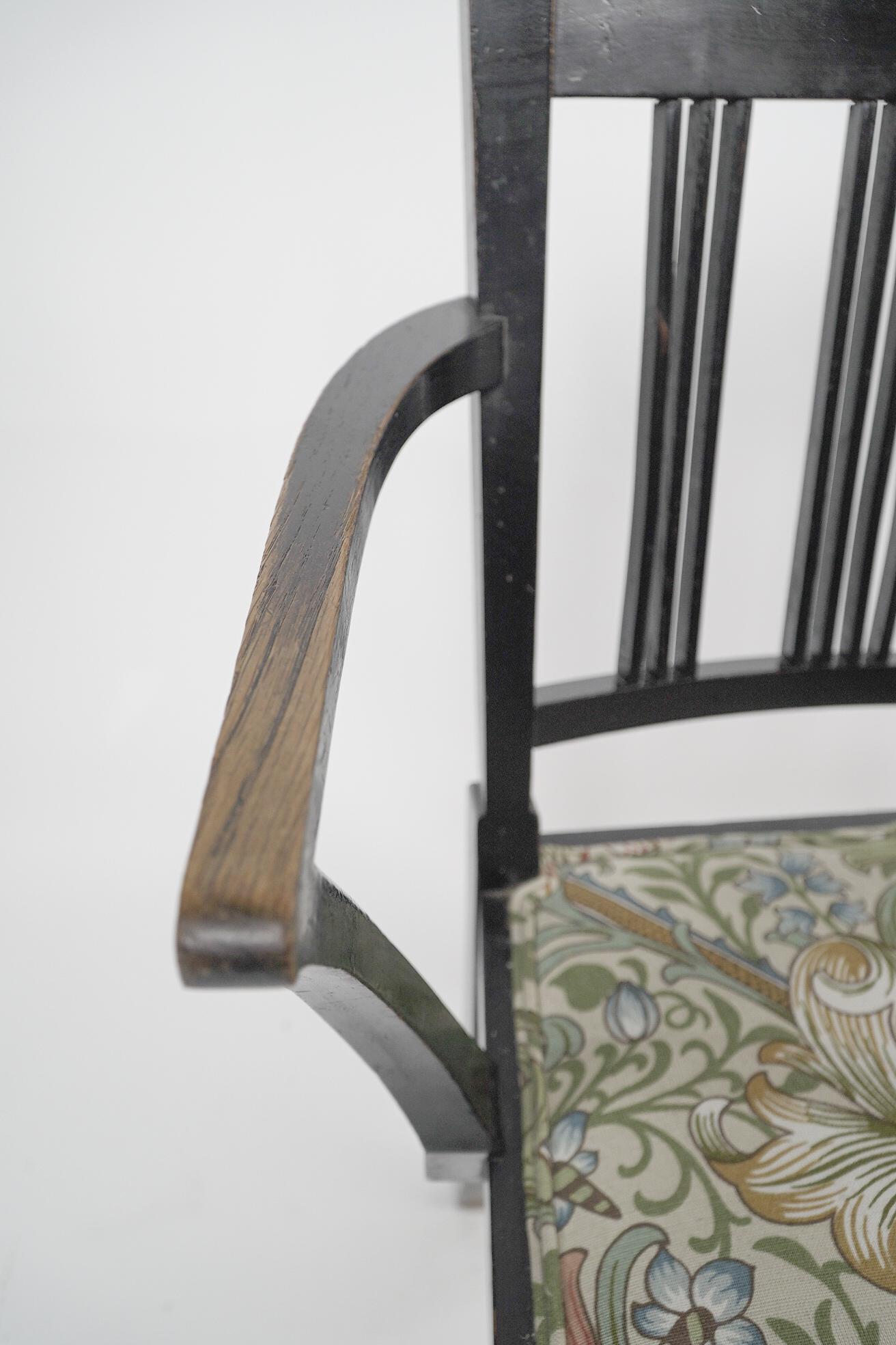 Morris & Co zugeschrieben. Ein Arts and Crafts-Sessel aus Buche mit Morris-Stoffsitz. im Angebot 6