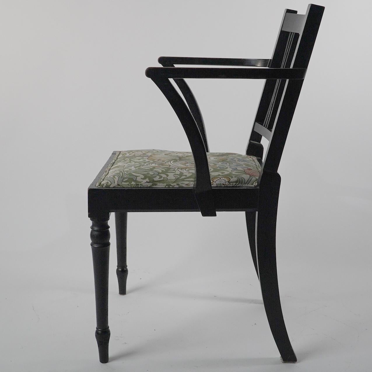 Morris & Co zugeschrieben. Ein Arts and Crafts-Sessel aus Buche mit Morris-Stoffsitz. im Zustand „Gut“ im Angebot in London, GB