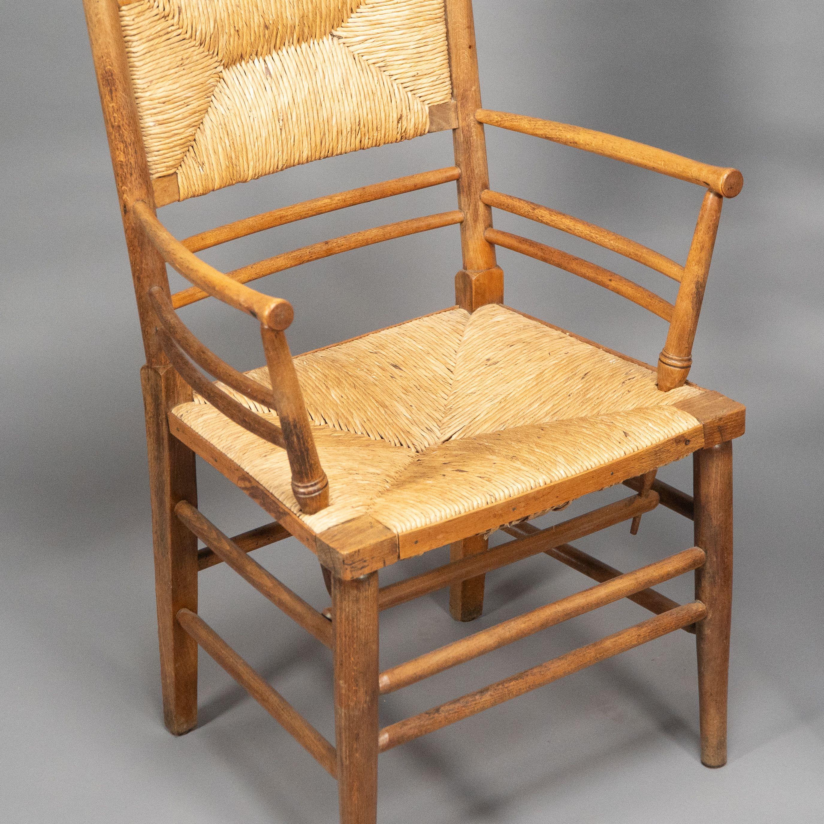 Morris & Co attribué à Philip Webb. Rare paire de fauteuils en hêtre de Beeche en vente 4