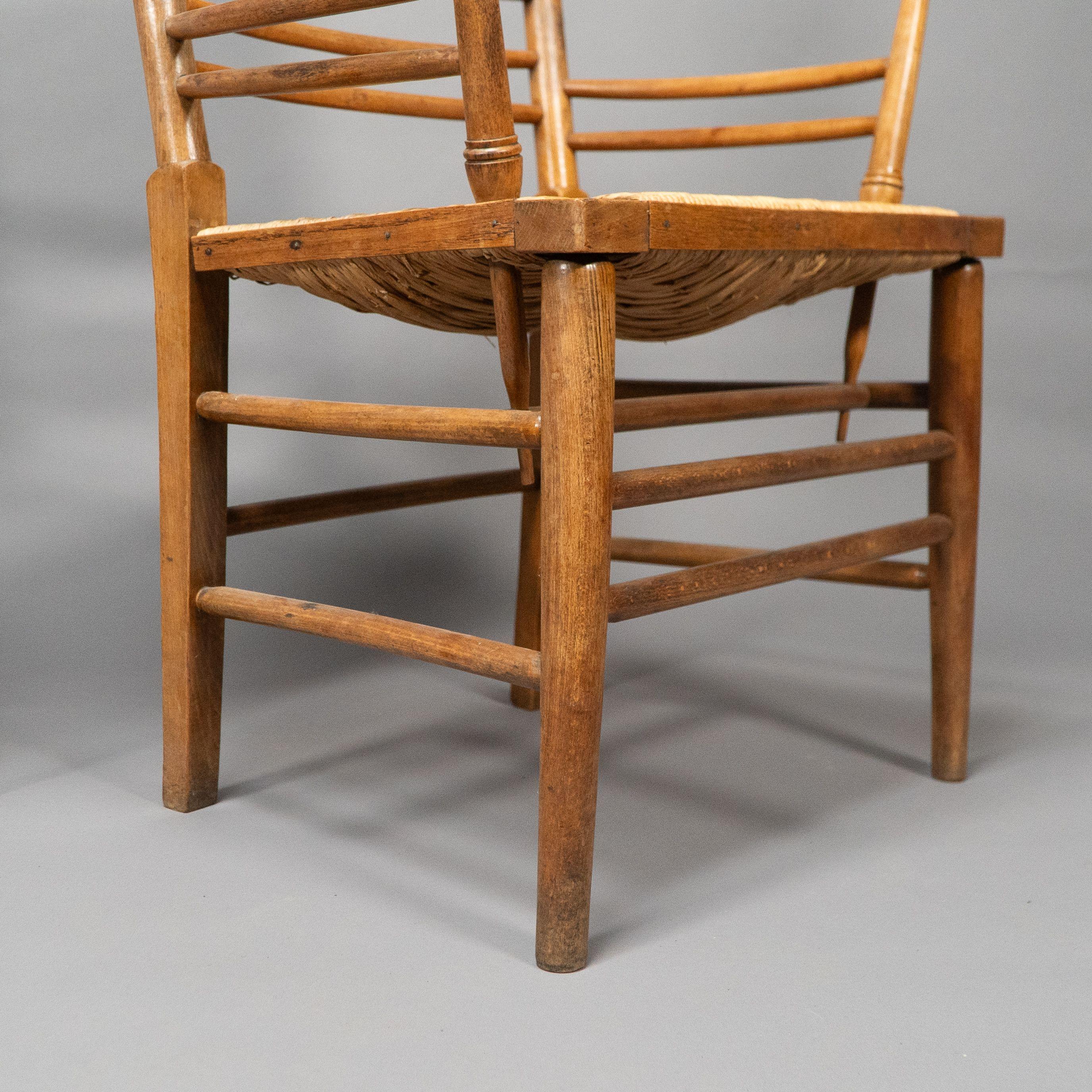 Morris & Co attribué à Philip Webb. Rare paire de fauteuils en hêtre de Beeche en vente 5