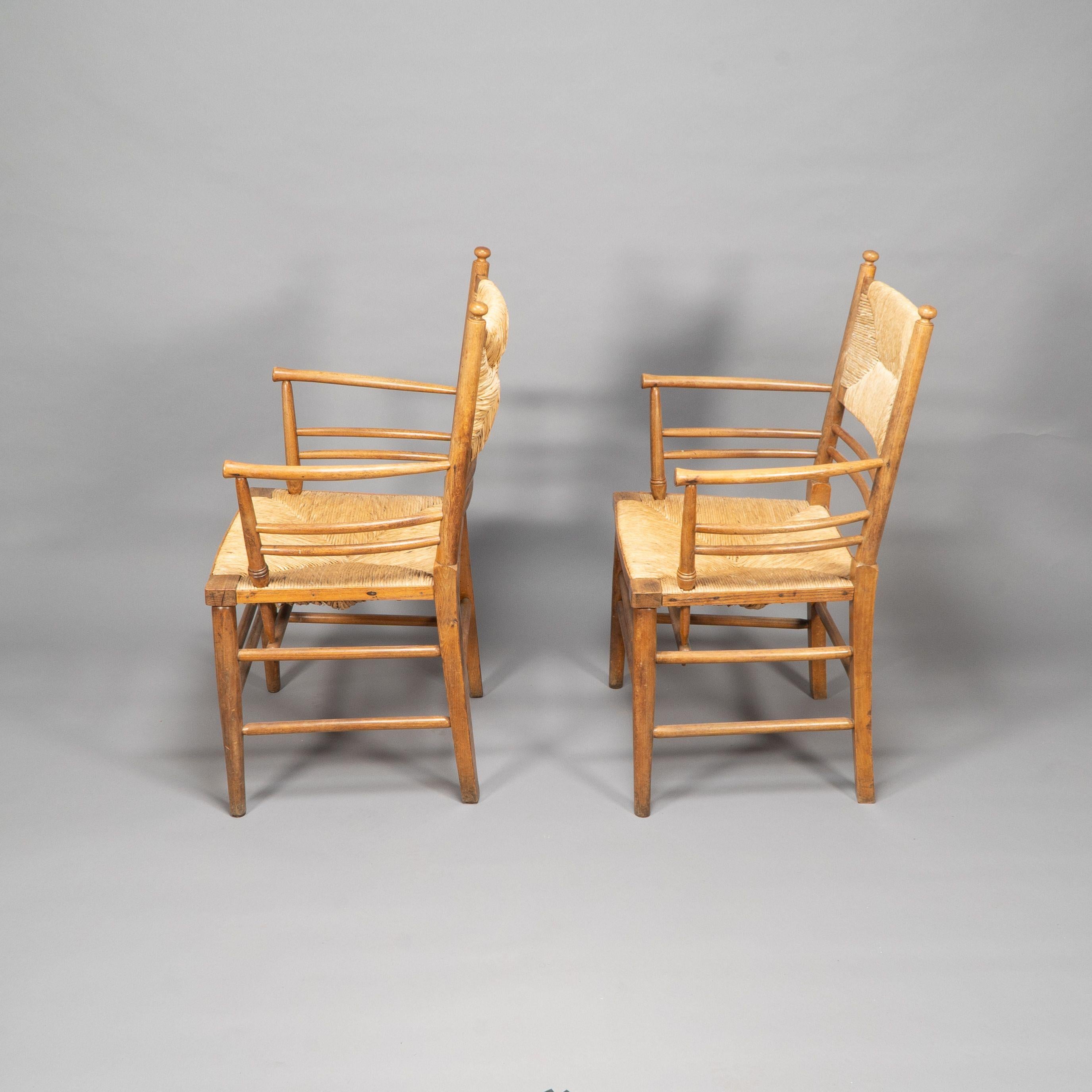 Britannique Morris & Co attribué à Philip Webb. Rare paire de fauteuils en hêtre de Beeche en vente