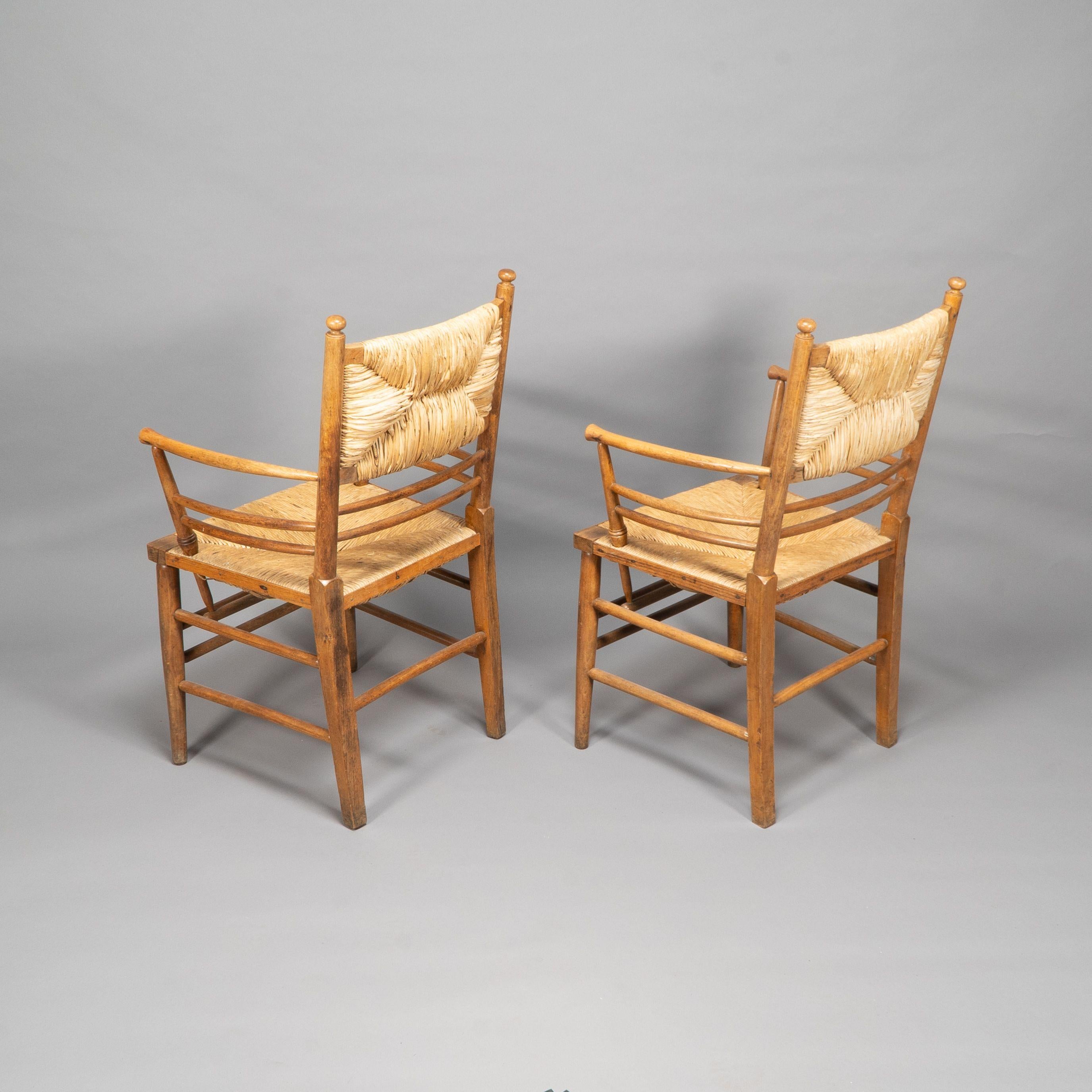 Morris & Co attribué à Philip Webb. Rare paire de fauteuils en hêtre de Beeche Bon état - En vente à London, GB