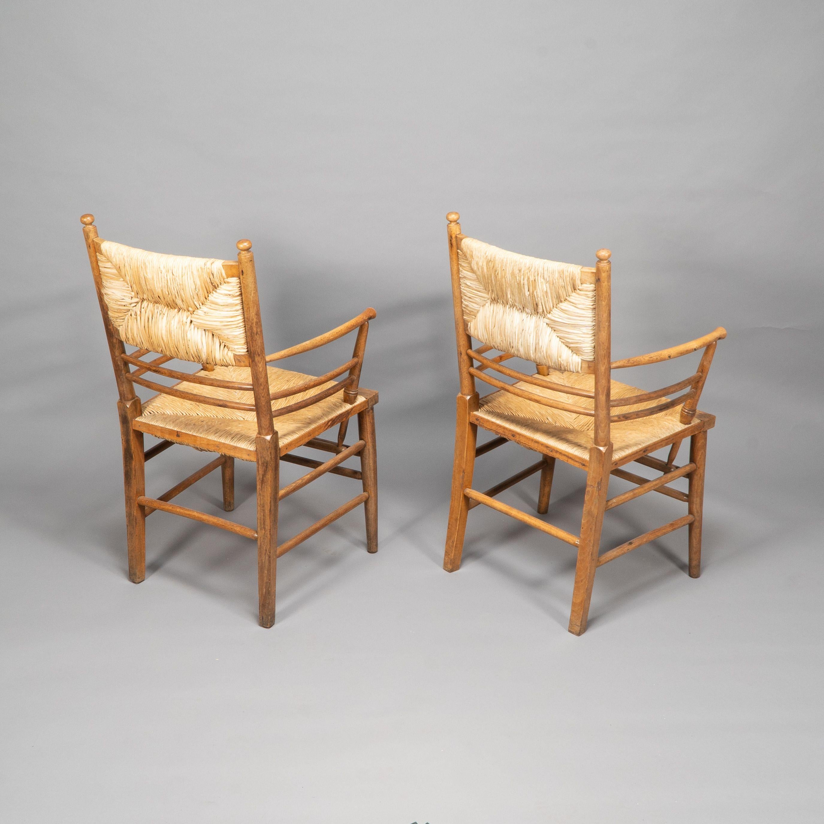 Jonc Morris & Co attribué à Philip Webb. Rare paire de fauteuils en hêtre de Beeche en vente