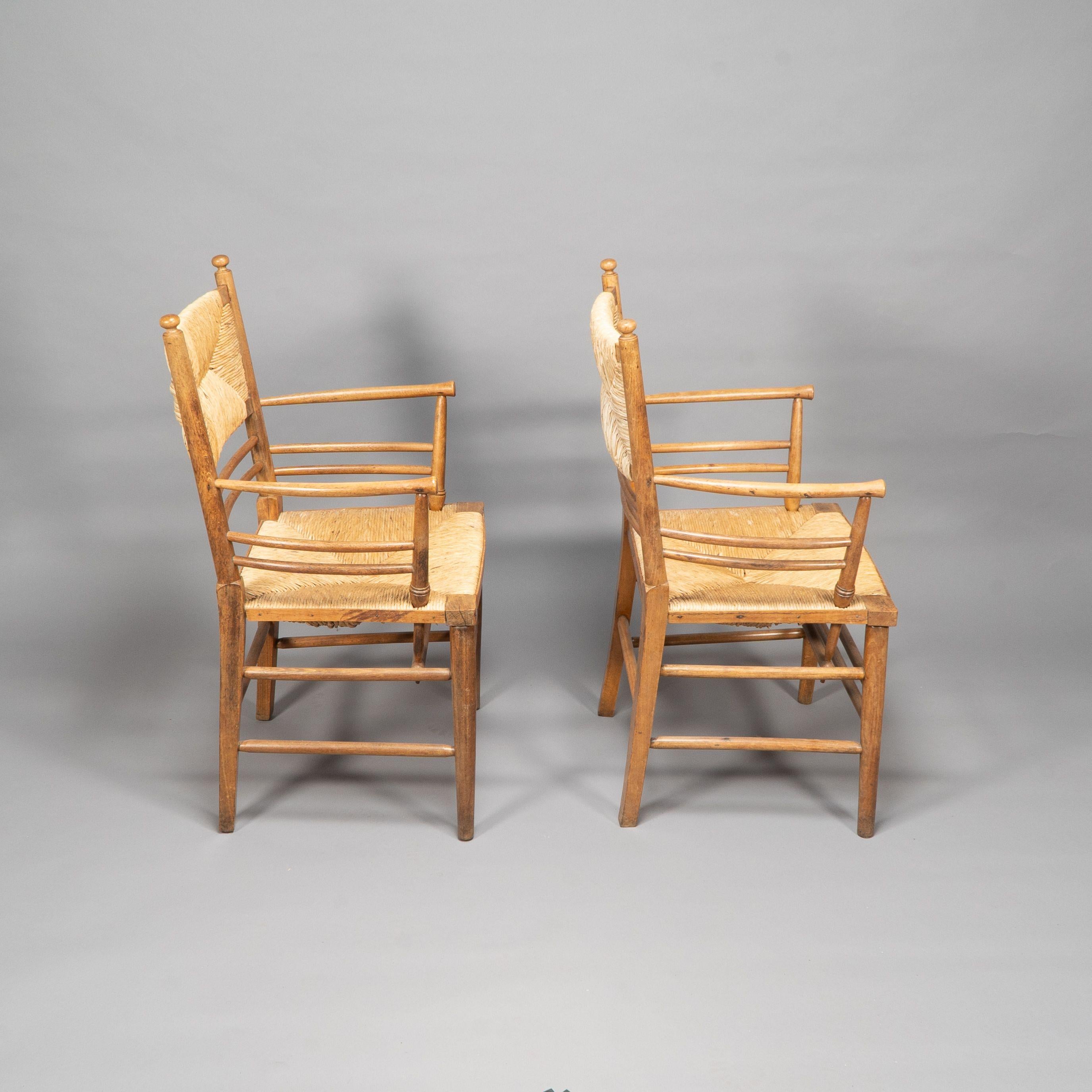 Morris & Co attribué à Philip Webb. Rare paire de fauteuils en hêtre de Beeche en vente 1