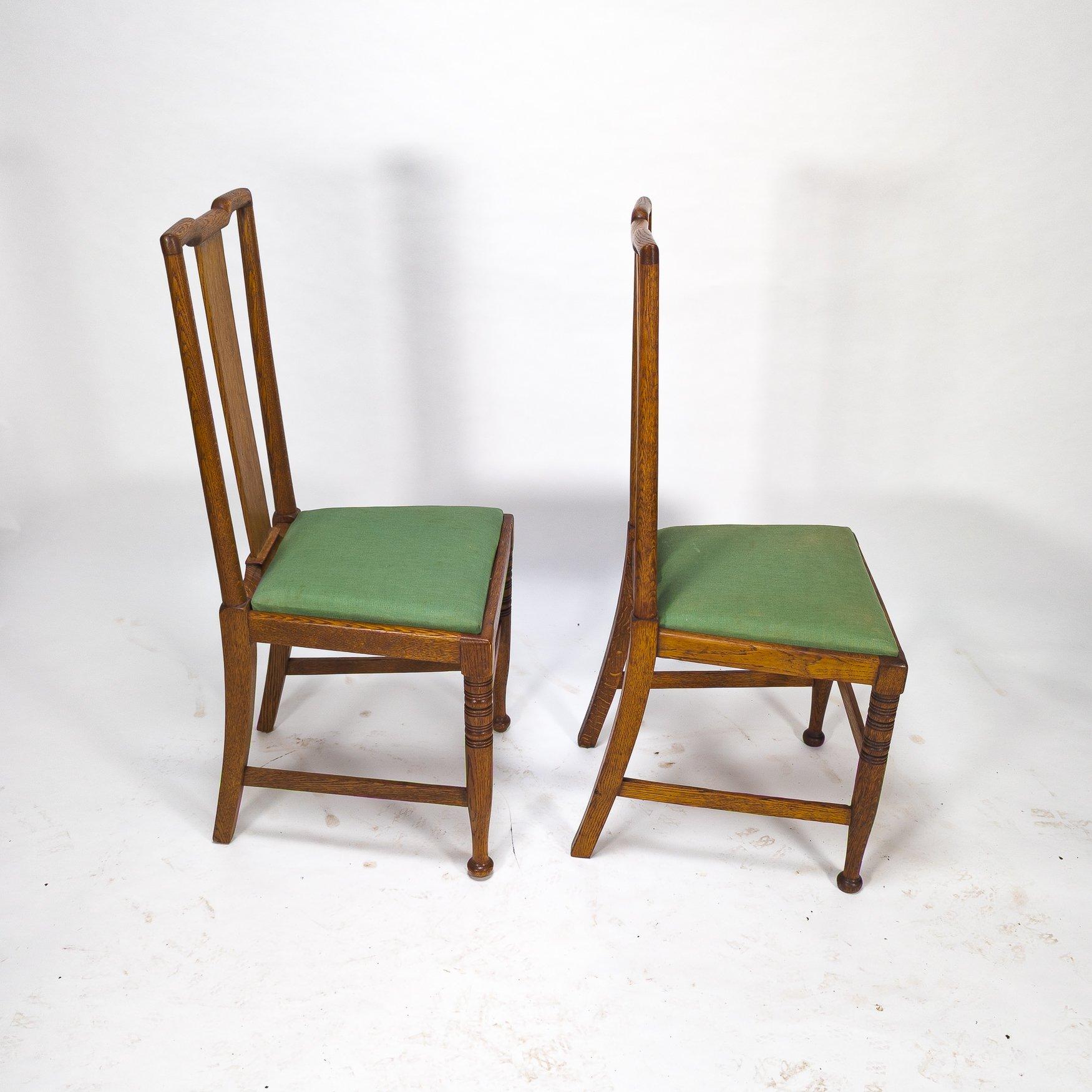 Morris & Co. Fünf Arts & Crafts-Esszimmerstühle aus Eiche, entworfen in den Büros von Shaw im Angebot 3