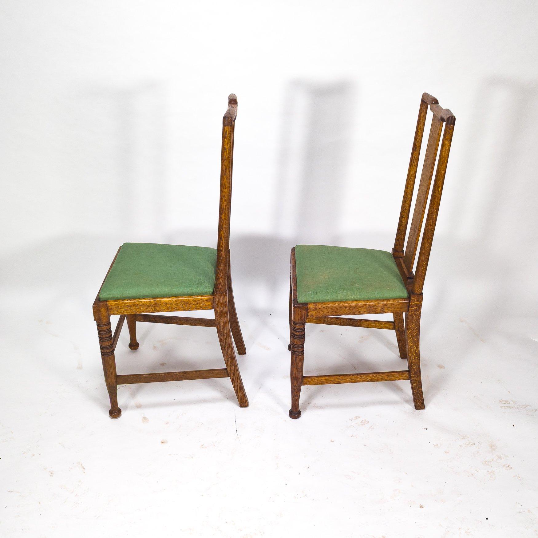 Morris & Co. Fünf Arts & Crafts-Esszimmerstühle aus Eiche, entworfen in den Büros von Shaw (19. Jahrhundert) im Angebot