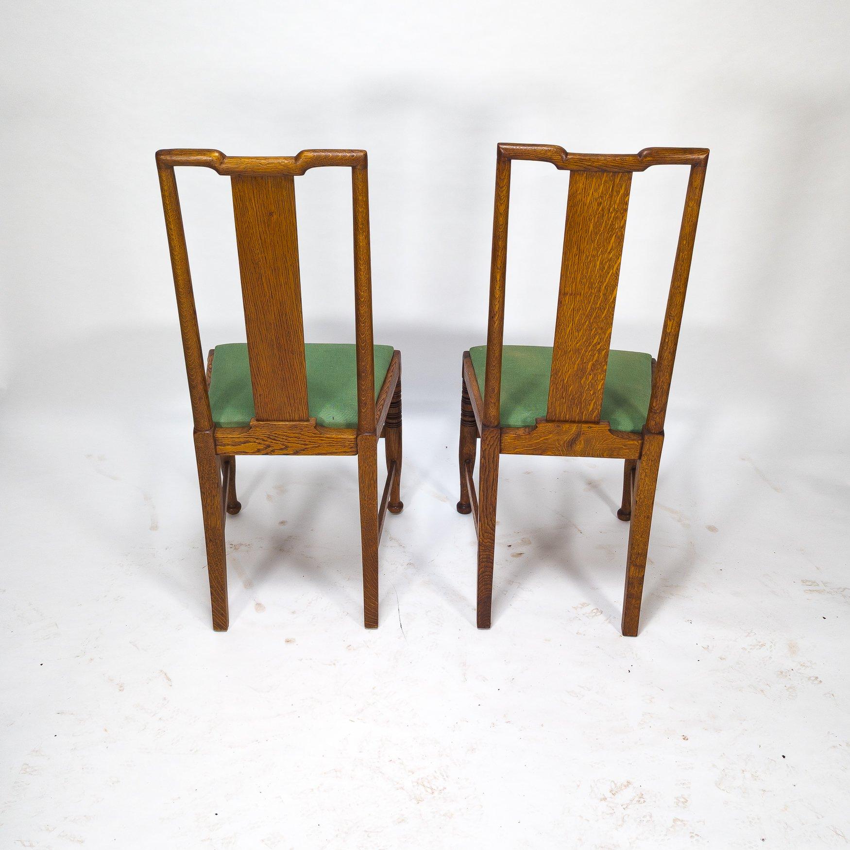 Morris & Co. Fünf Arts & Crafts-Esszimmerstühle aus Eiche, entworfen in den Büros von Shaw im Angebot 1