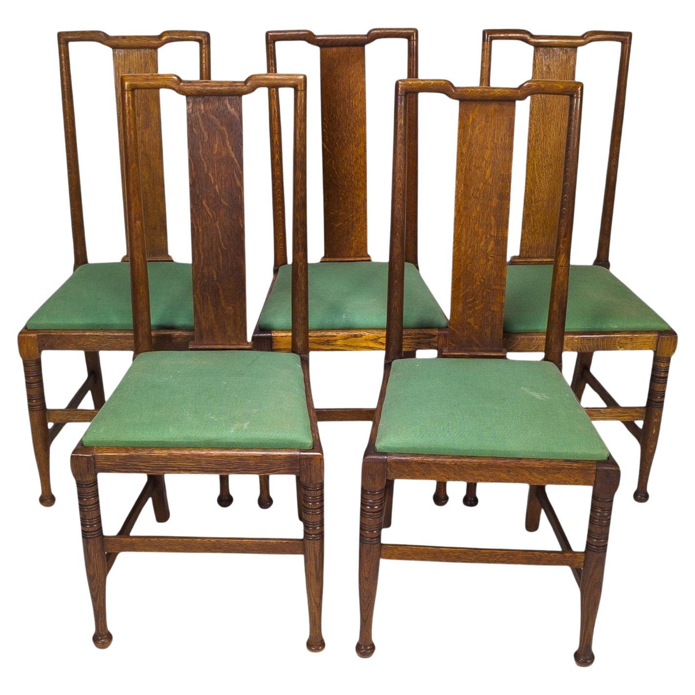 Morris & Co. Fünf Arts & Crafts-Esszimmerstühle aus Eiche, entworfen in den Büros von Shaw
