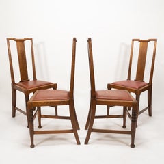 Morris & Co. Quatre chaises de salle à manger en Oak Arts & Crafts, Design/One dans les bureaux de Shaw