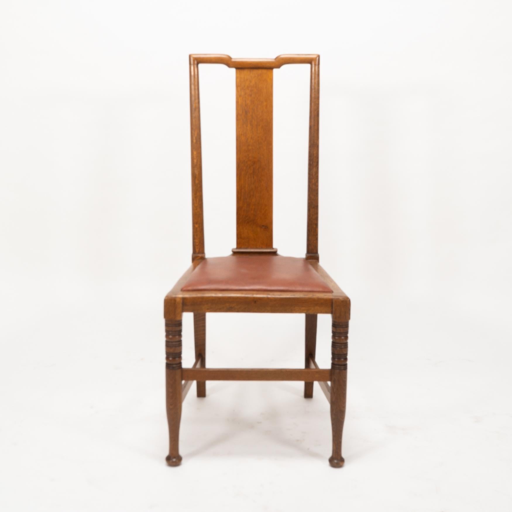 Morris & Co. Vier Arts & Crafts-Esszimmerstühle aus Eiche, entworfen in den Büros von Shaw im Angebot 2