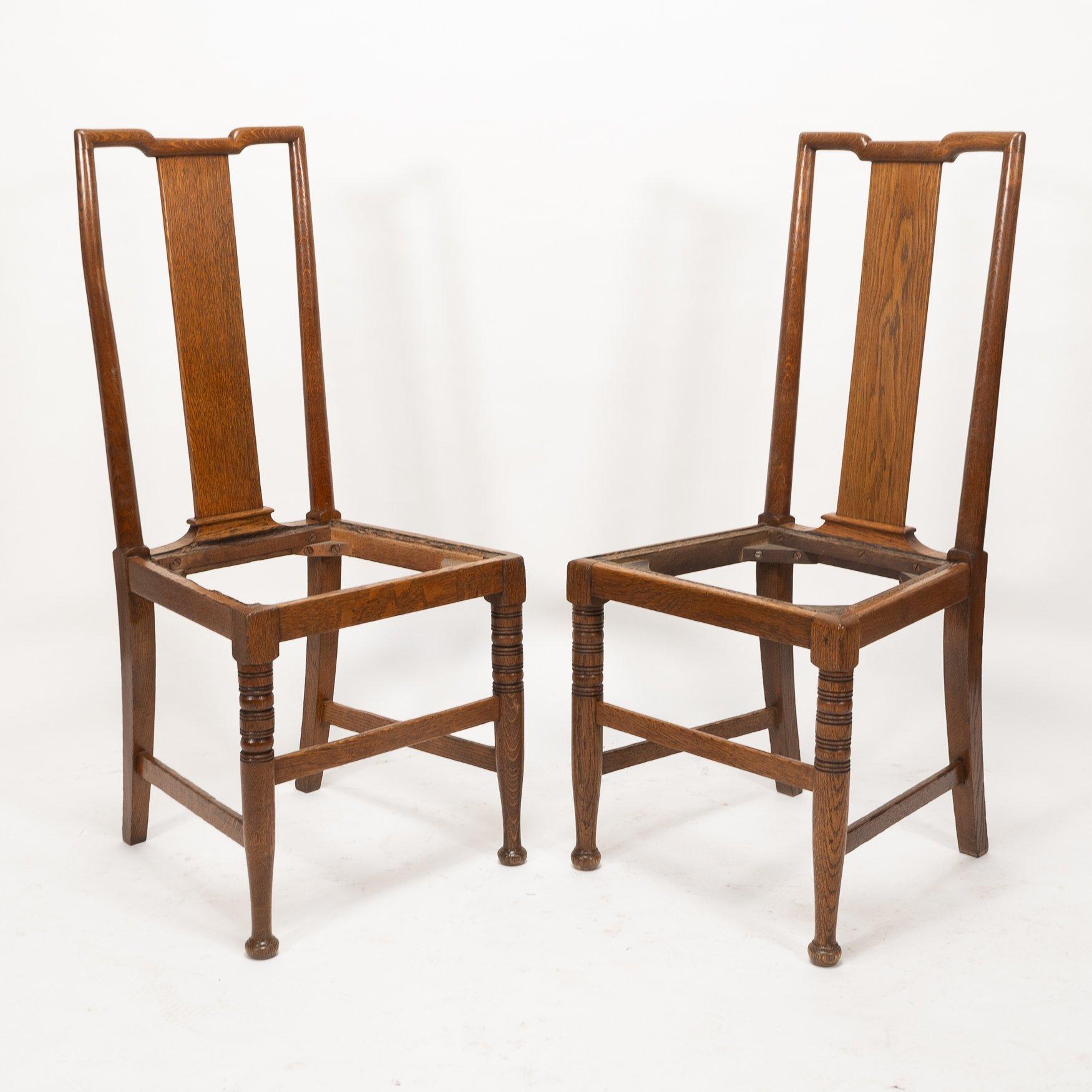 Morris & Co. Ein Paar Arts & Crafts Eichenstühle, entworfen in den Büros von Shaw im Angebot 9