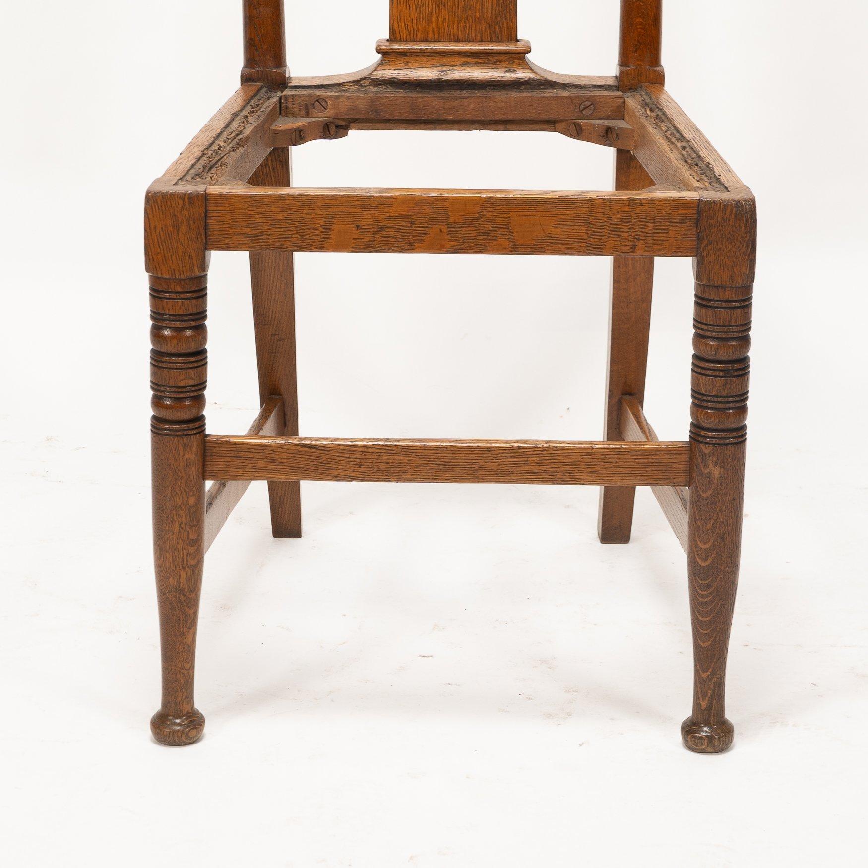Morris & Co. Ein Paar Arts & Crafts Eichenstühle, entworfen in den Büros von Shaw (Arts and Crafts) im Angebot