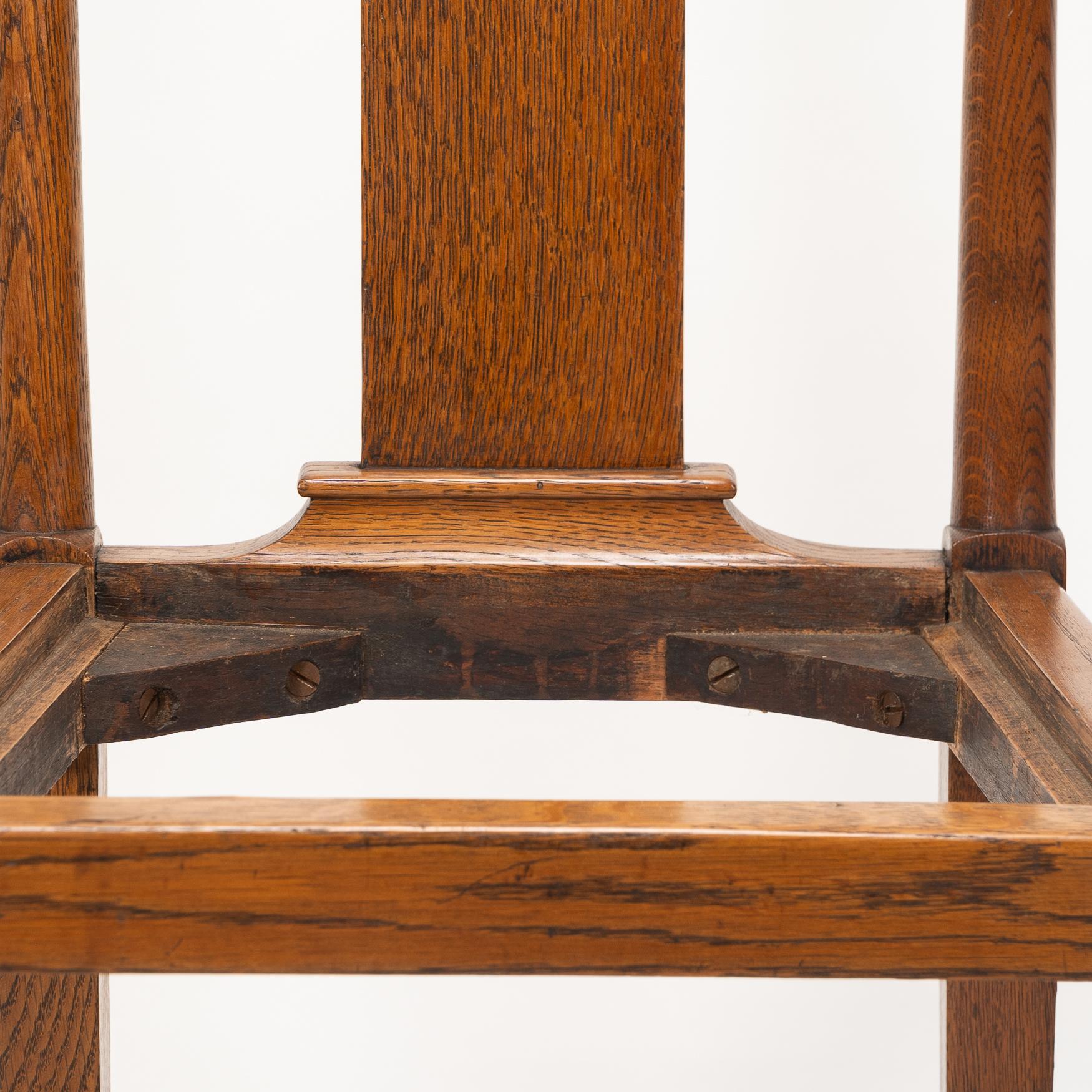 Morris & Co. Sechs Arts & Crafts-Esszimmerstühle aus Eiche, entworfen in den Büros von Shaw im Angebot 13