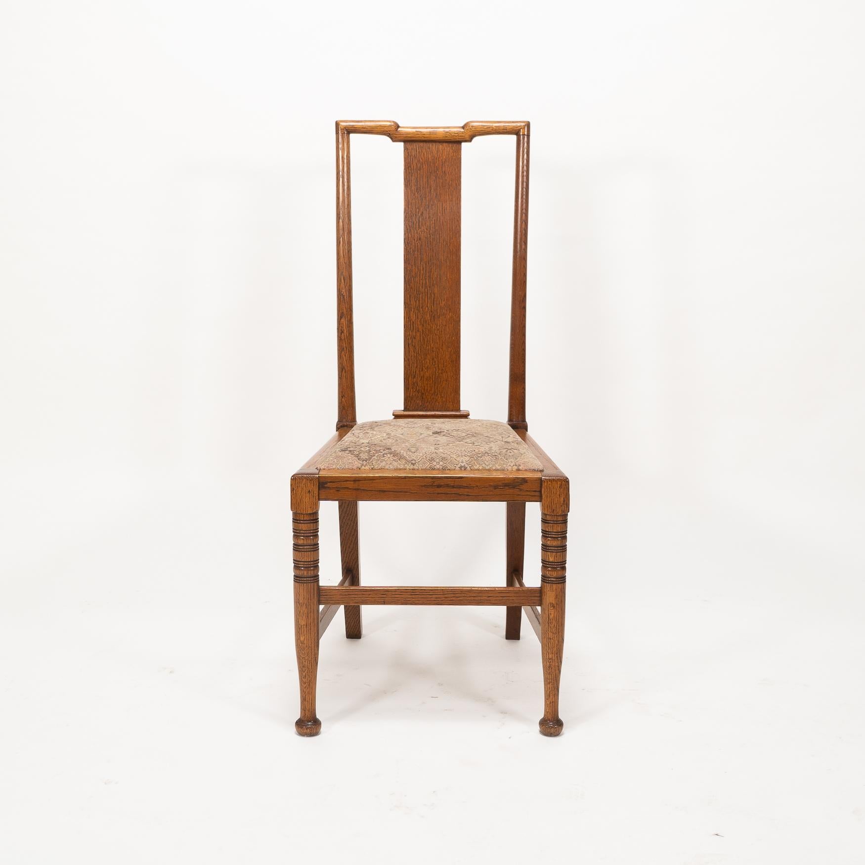 Morris & Co. Sechs Arts & Crafts-Esszimmerstühle aus Eiche, entworfen in den Büros von Shaw (Handgefertigt) im Angebot