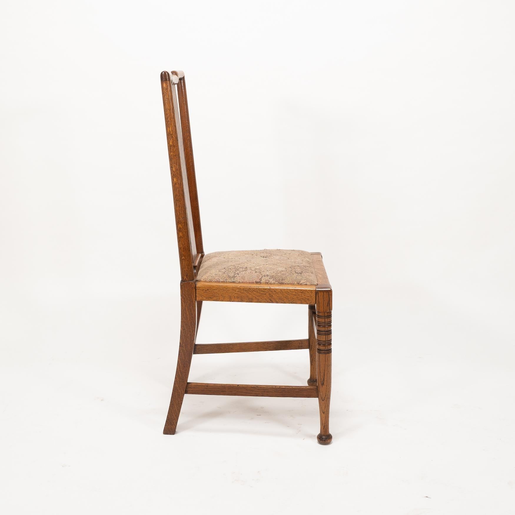 Morris & Co. Sechs Arts & Crafts-Esszimmerstühle aus Eiche, entworfen in den Büros von Shaw (19. Jahrhundert) im Angebot