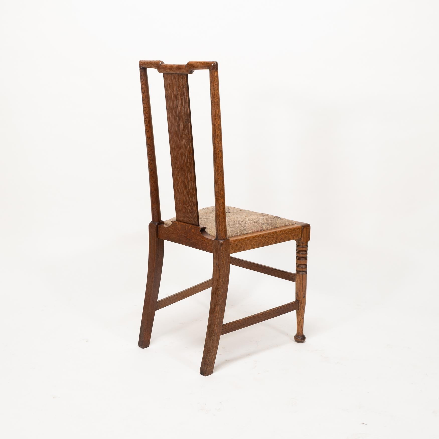 Morris & Co. Sechs Arts & Crafts-Esszimmerstühle aus Eiche, entworfen in den Büros von Shaw (Eichenholz) im Angebot