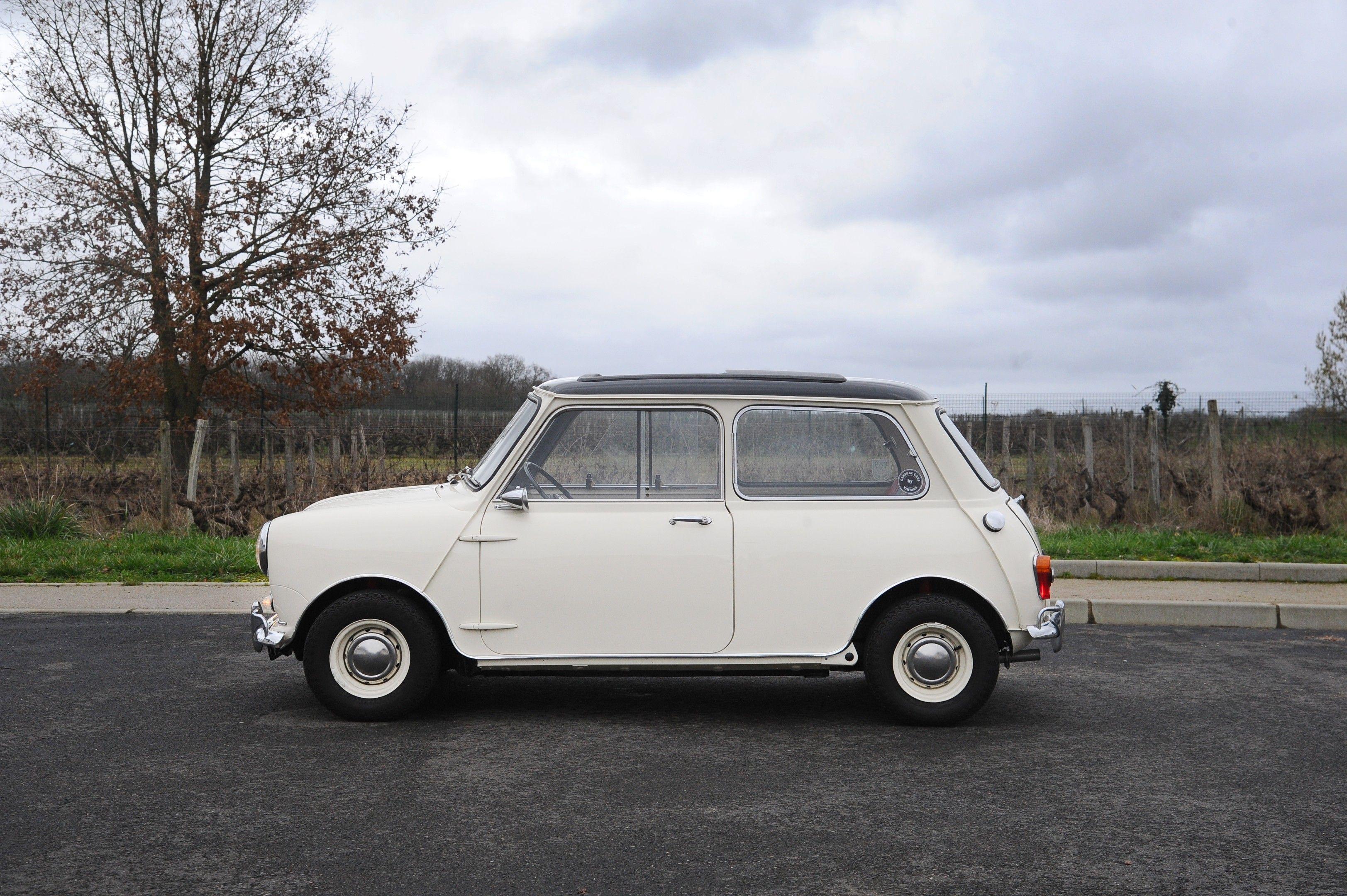 Morris Cooper 
1966
Très belle restauration de la carrosserie et du moteur 
Rare option de toit ouvrant 
13523 kms au compteur 
38000 euros