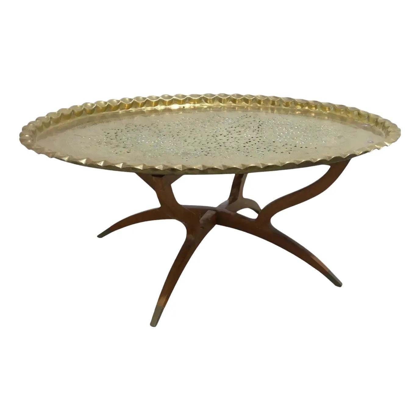 Marokkanisches Messing Tablett Couchtisch auf Mid-Century Style Basis (Unbekannt) im Angebot