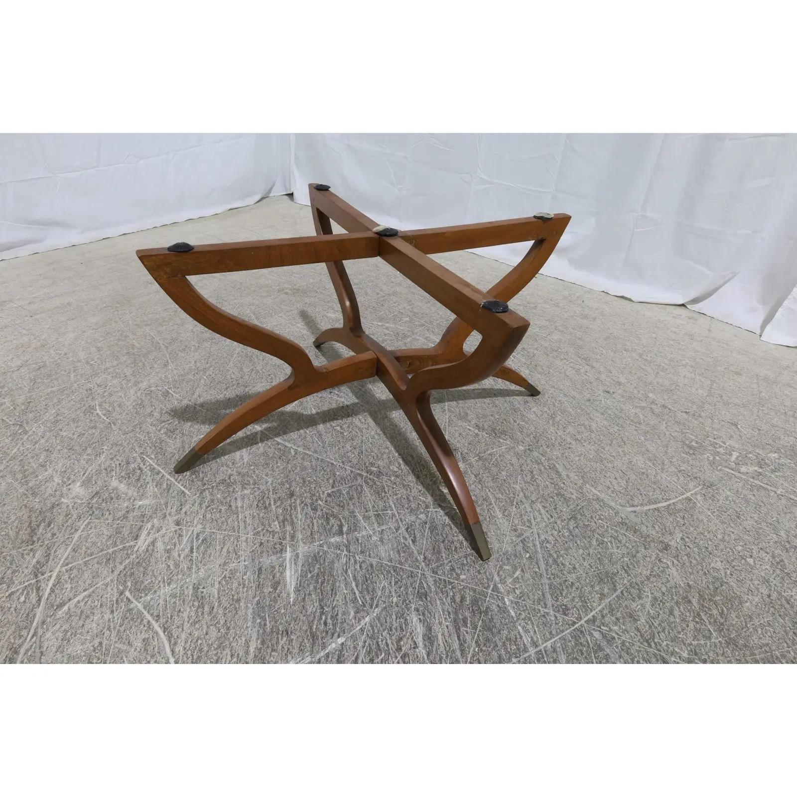 Marokkanisches Messing Tablett Couchtisch auf Mid-Century Style Basis im Zustand „Gut“ im Angebot in Elkton, MD
