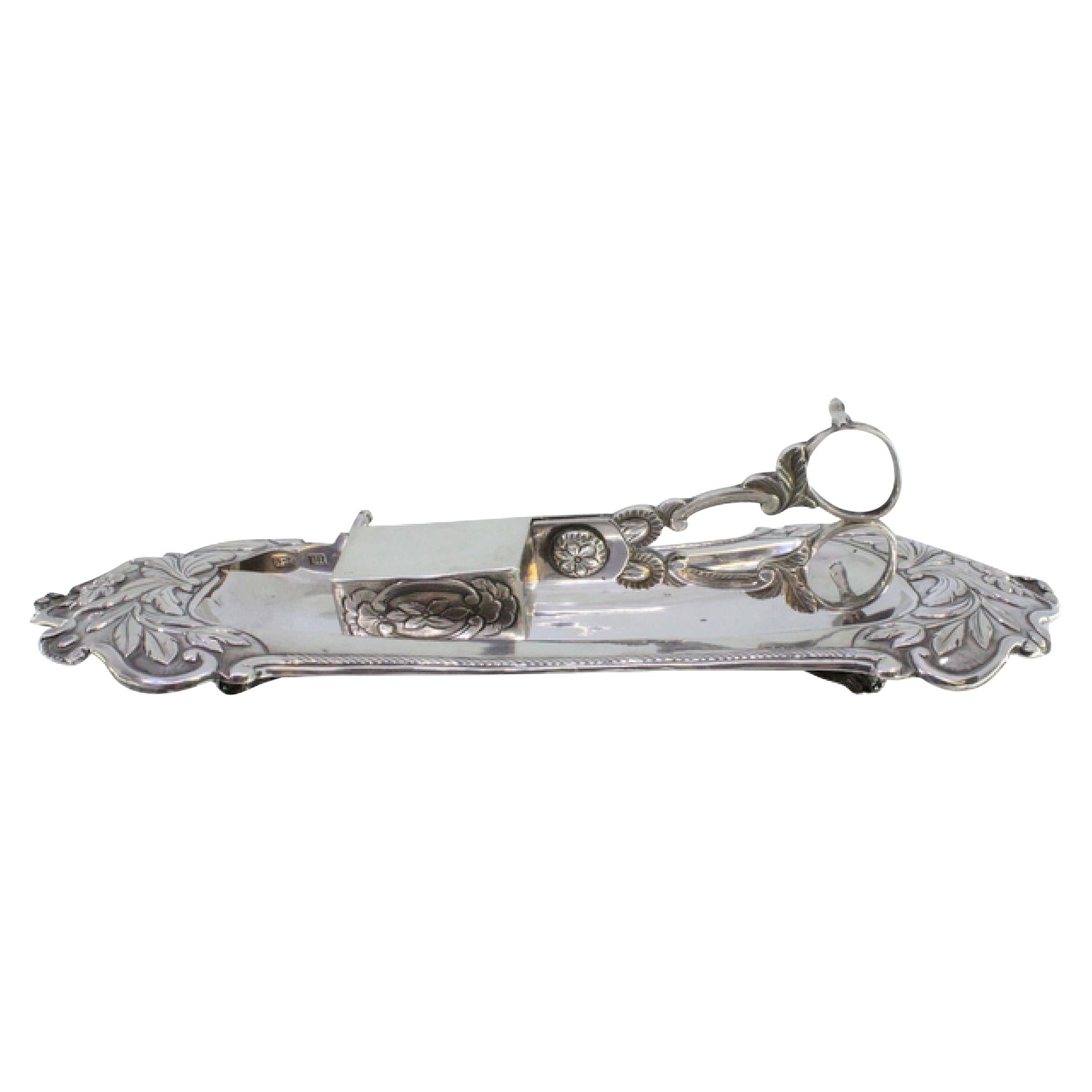 Morrões tray 
scissors in silver w/ floral reliefs 
scissors w/ applications