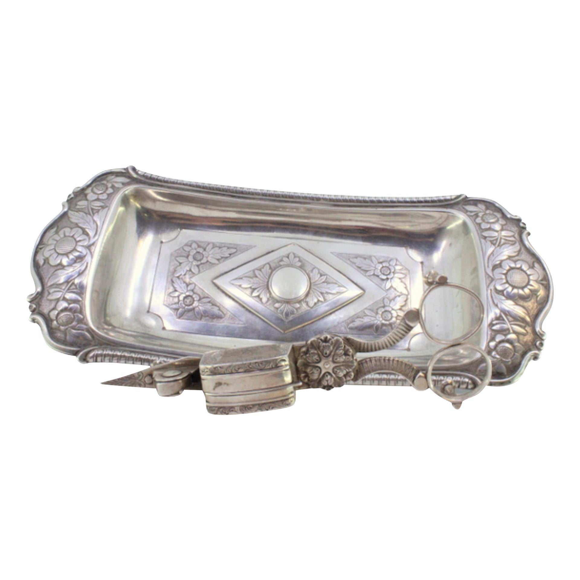 Morrões tray 
scissors w/ floral reliefs, beaded edge 
4 ball feet For Sale