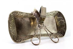Morrões tray & scissors w/ revealed floral motifs & 4 claw feet