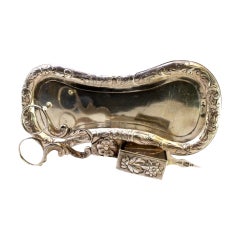 Morrões tray 
scissors w/ revealed floral motifs 
4 round feet