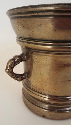 Mörser mit 2 seitlichen verzierten Handgriffen, Bronze, süddeutsch, 17. Jh.