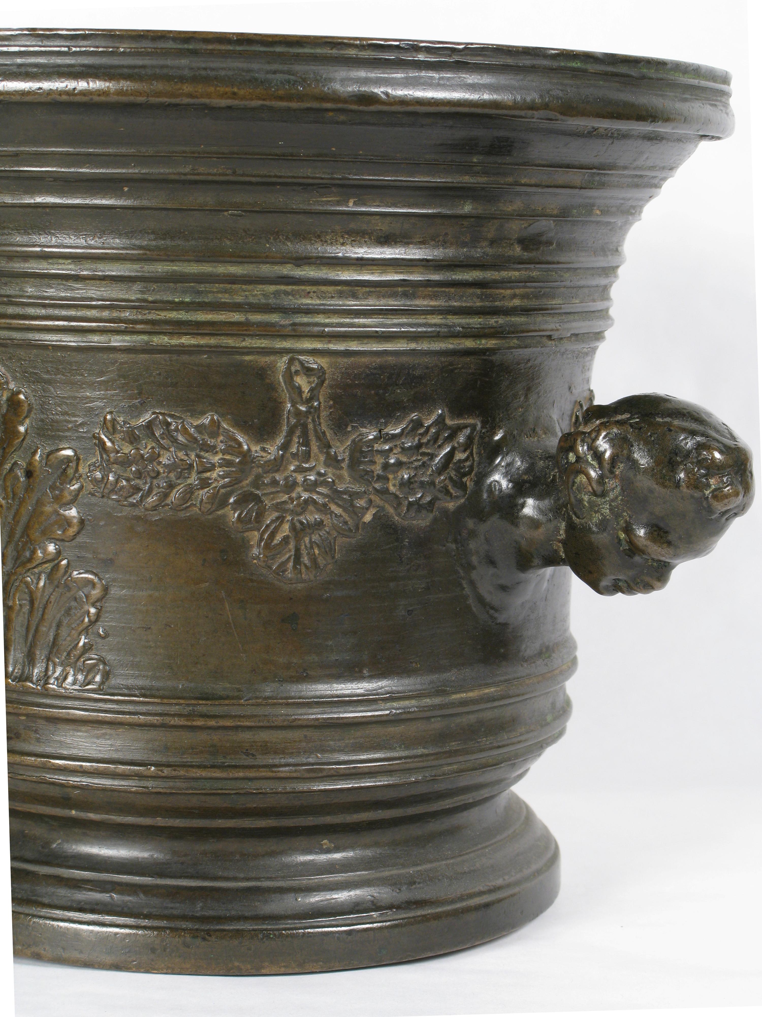 Hand-Crafted Mortaio in bronzo, Veneto, XVI° secolo For Sale