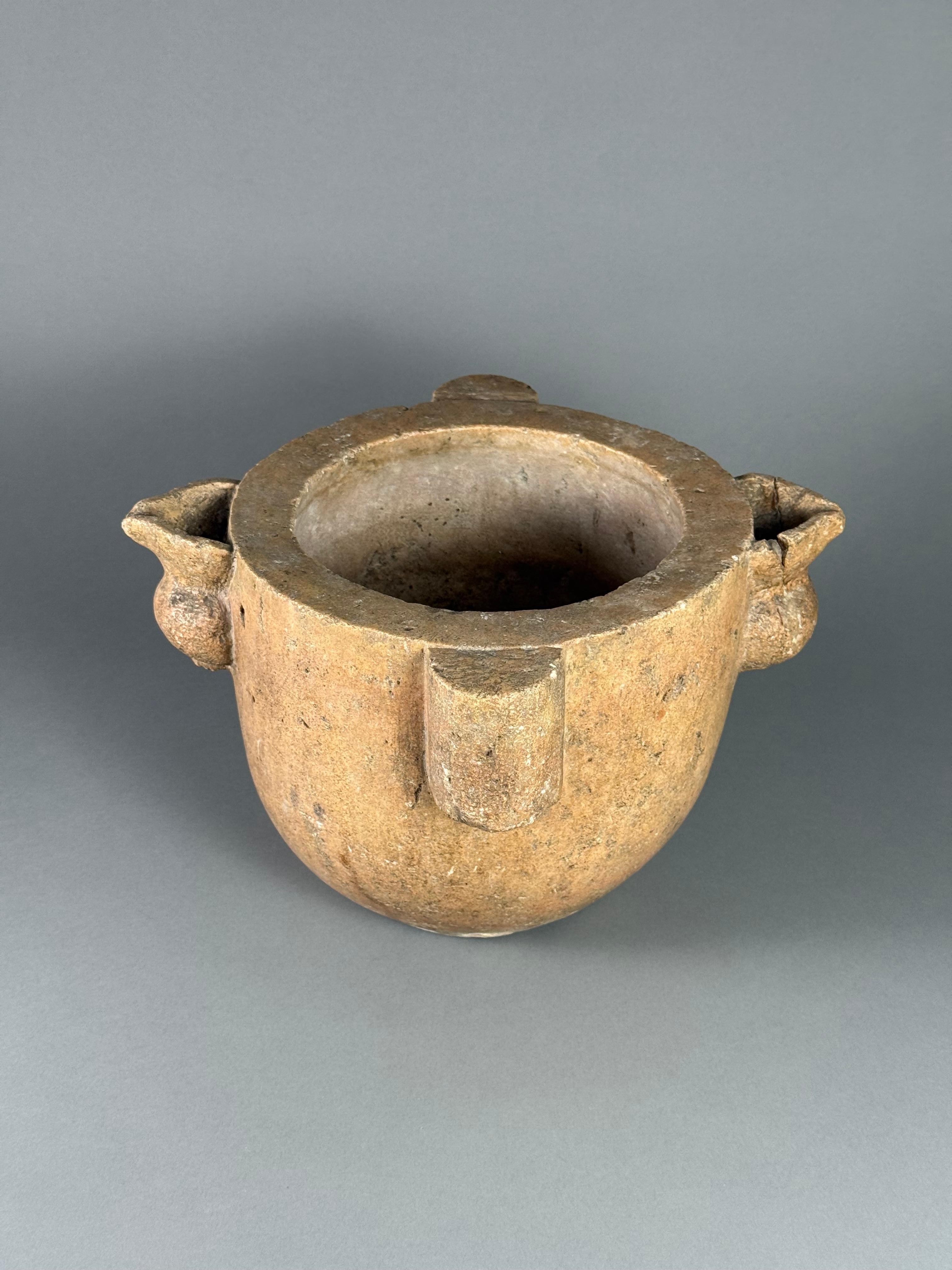 Mortero de mármol amarillo de Torri del Benaco - época siglo XVI Italian en venta