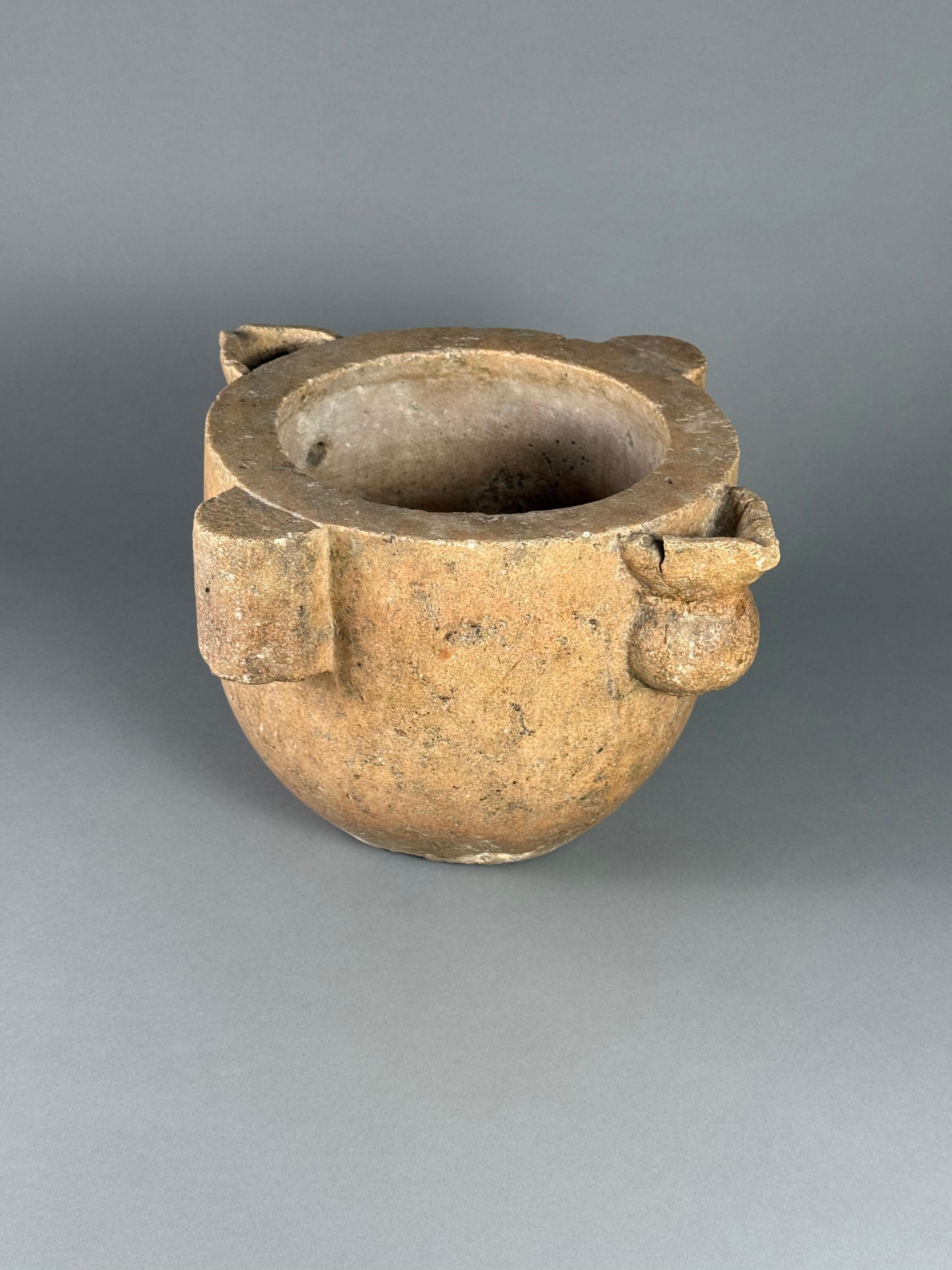 Mortero de mármol amarillo de Torri del Benaco - época siglo XVI en Bueno estado para la venta en Fidenza, IT