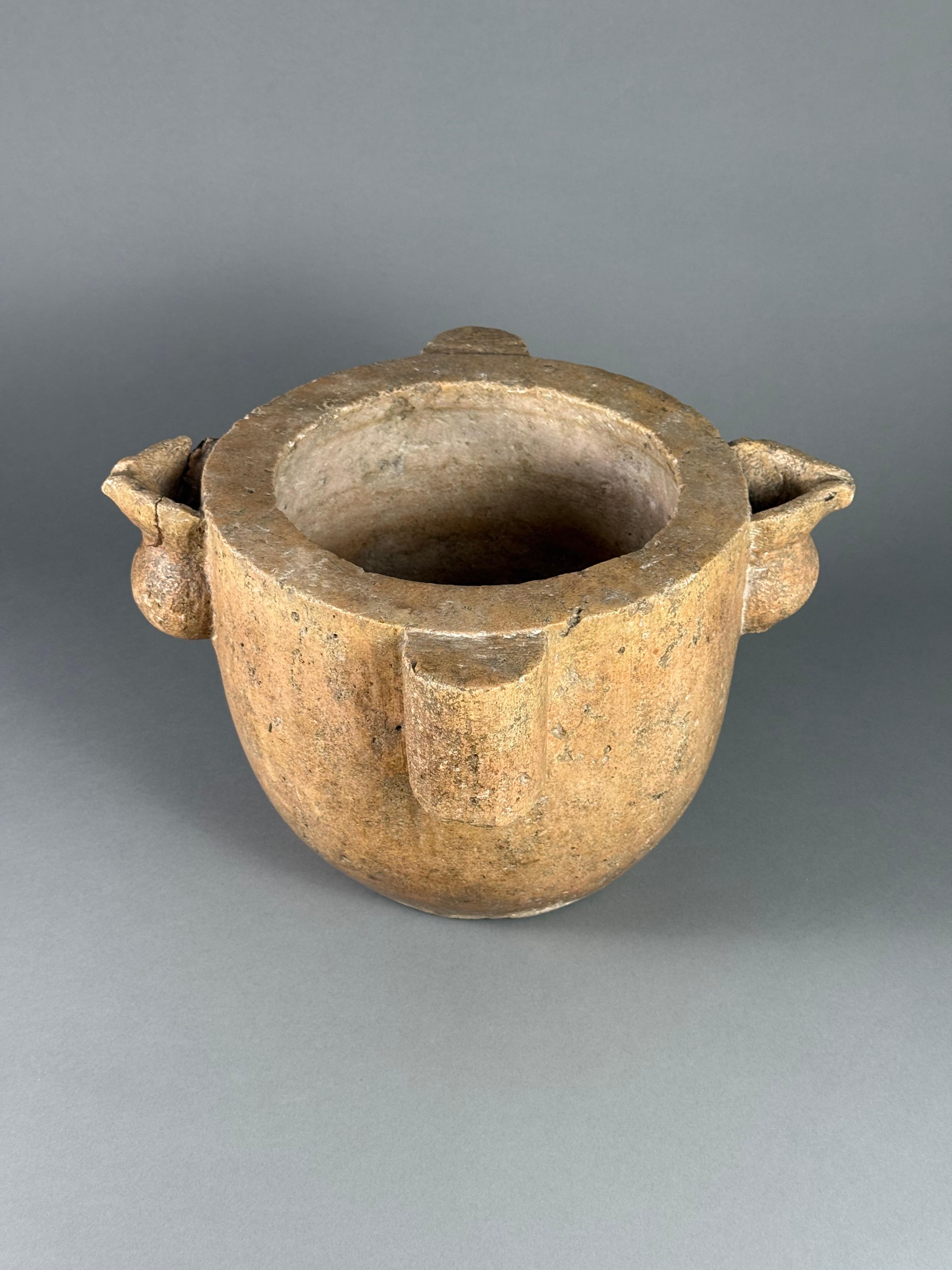 Mortero de mármol amarillo de Torri del Benaco - época siglo XVI 18th Century and Earlier en venta