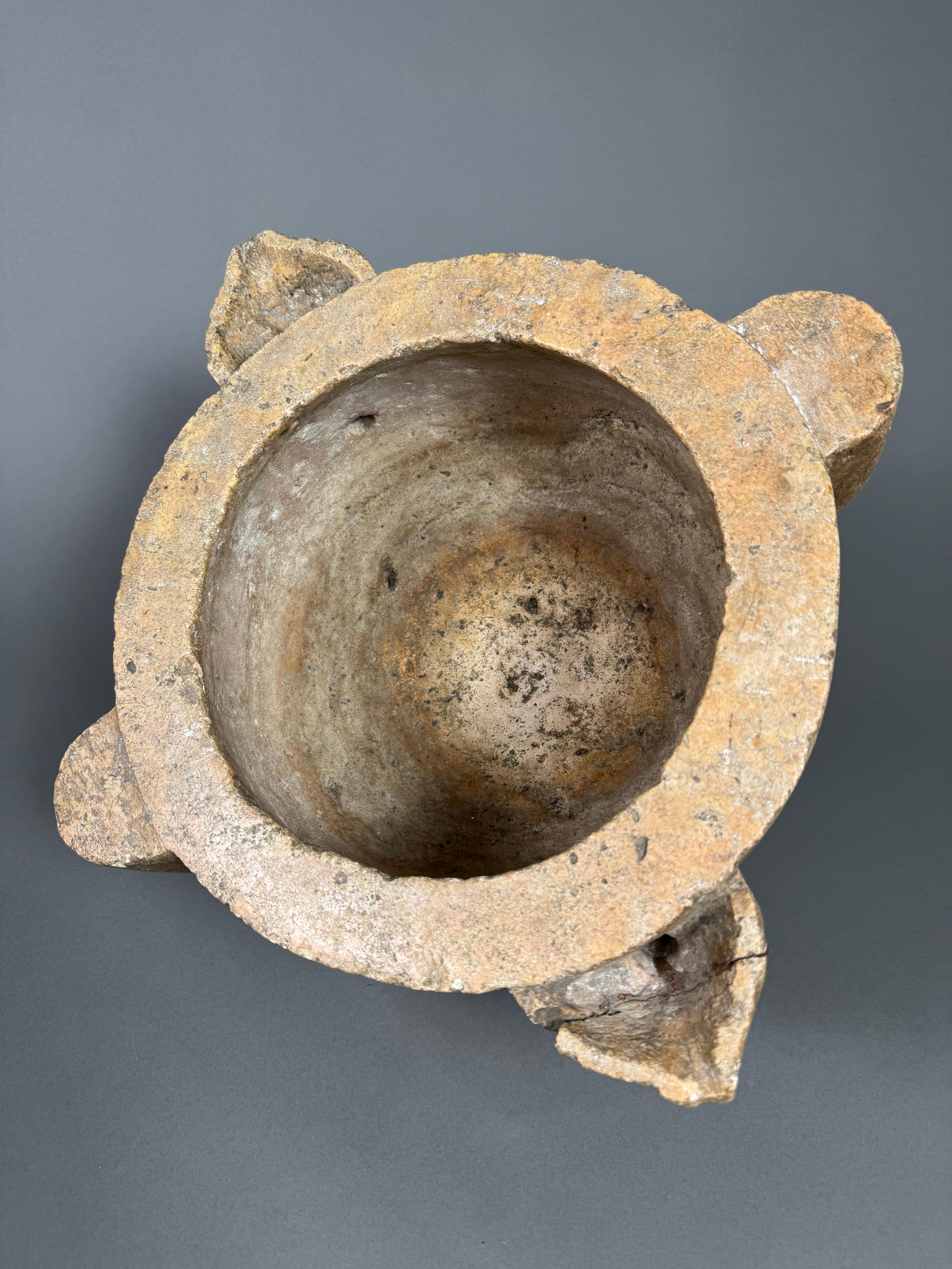 Mortero de mármol amarillo de Torri del Benaco - época siglo XVI Mármol en venta