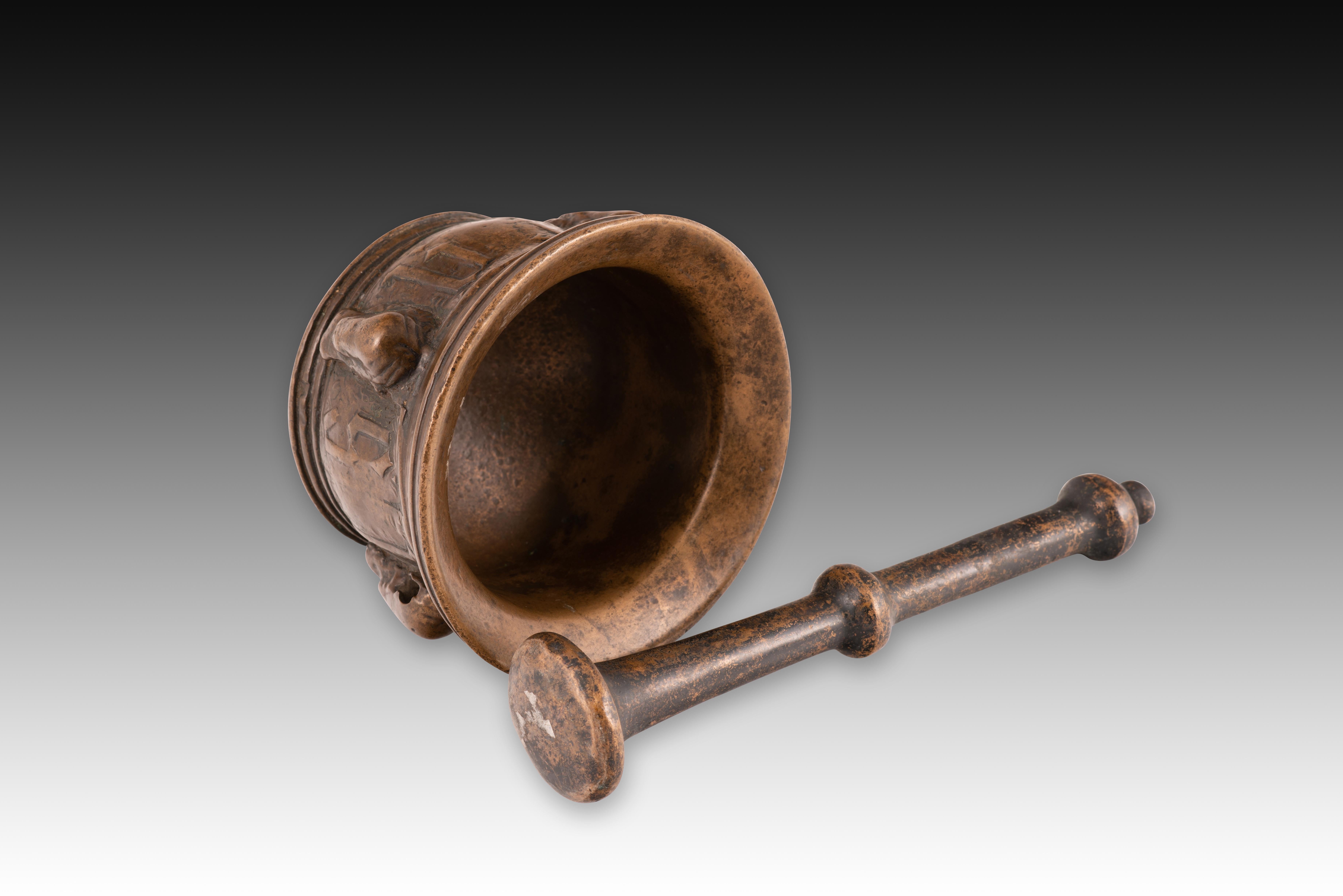 XVIIIe siècle et antérieur Mortier et pilon. Bronze. 15e siècle. en vente