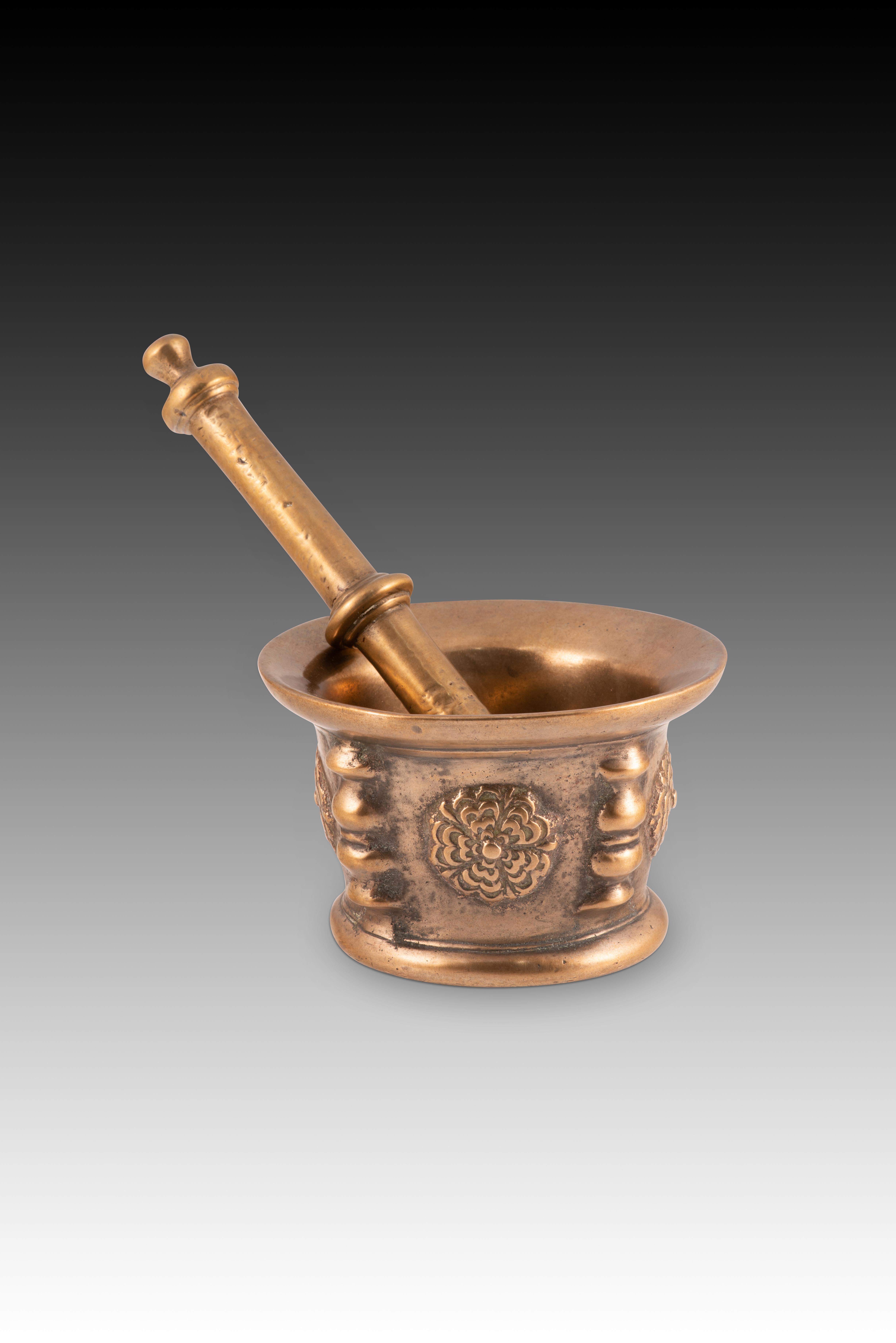 Européen Mortier et pilon. Bronze. XIXème siècle. en vente