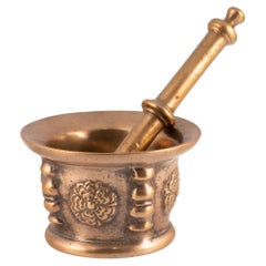 Mortier et pilon. Bronze. XIXème siècle.