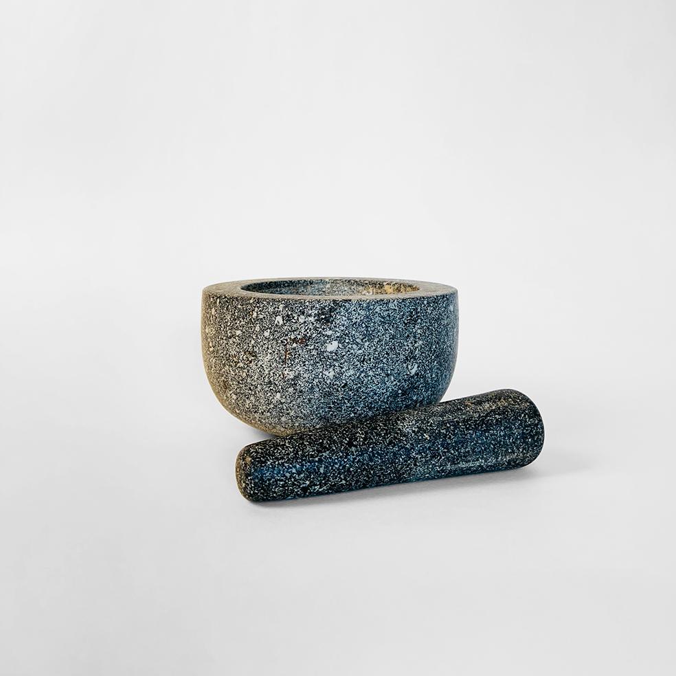Mortar and Pestle in Solid Grey Granite In Good Condition For Sale In Philadelphia, PA