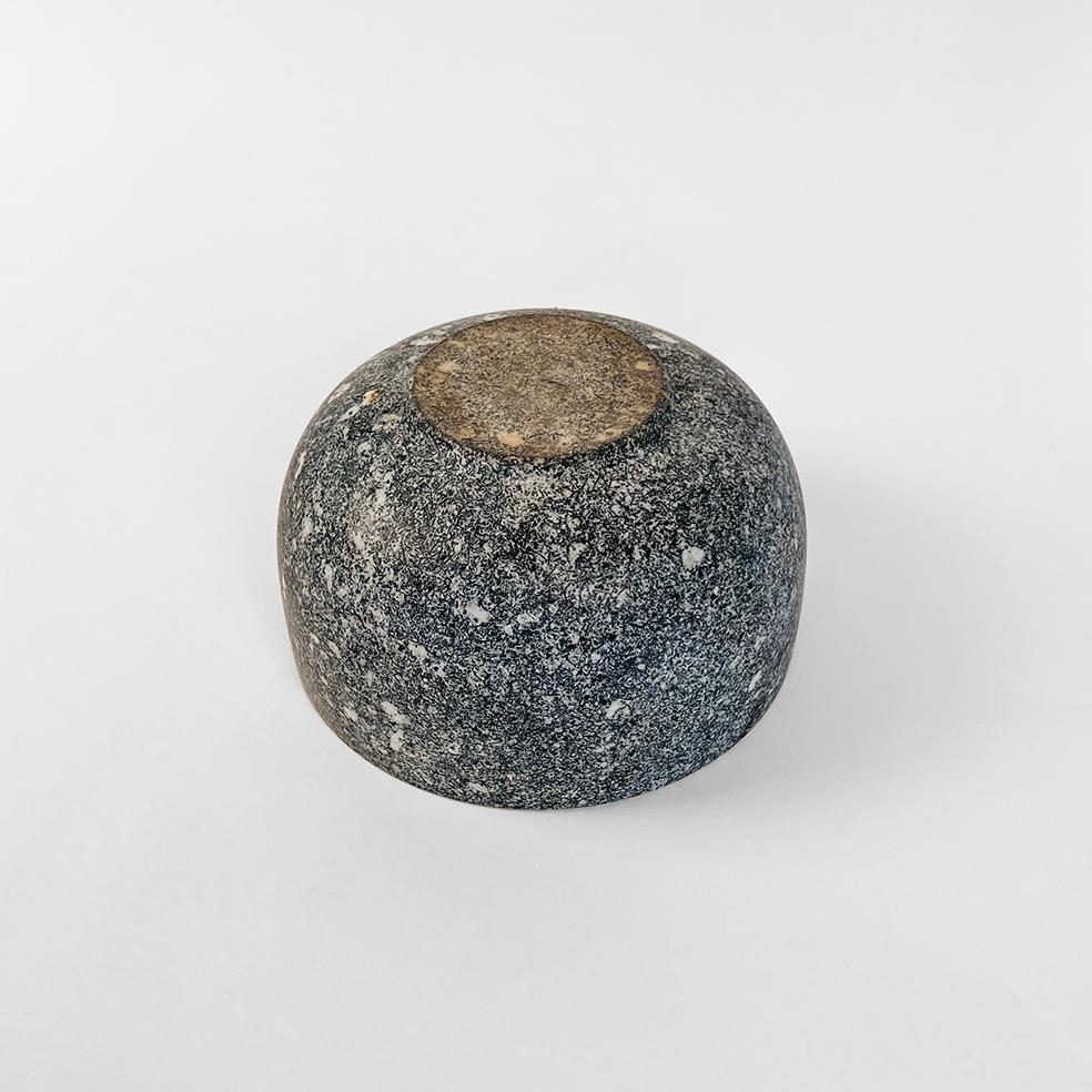 Mortar und Stößel aus massivem grauem Granit (20. Jahrhundert) im Angebot