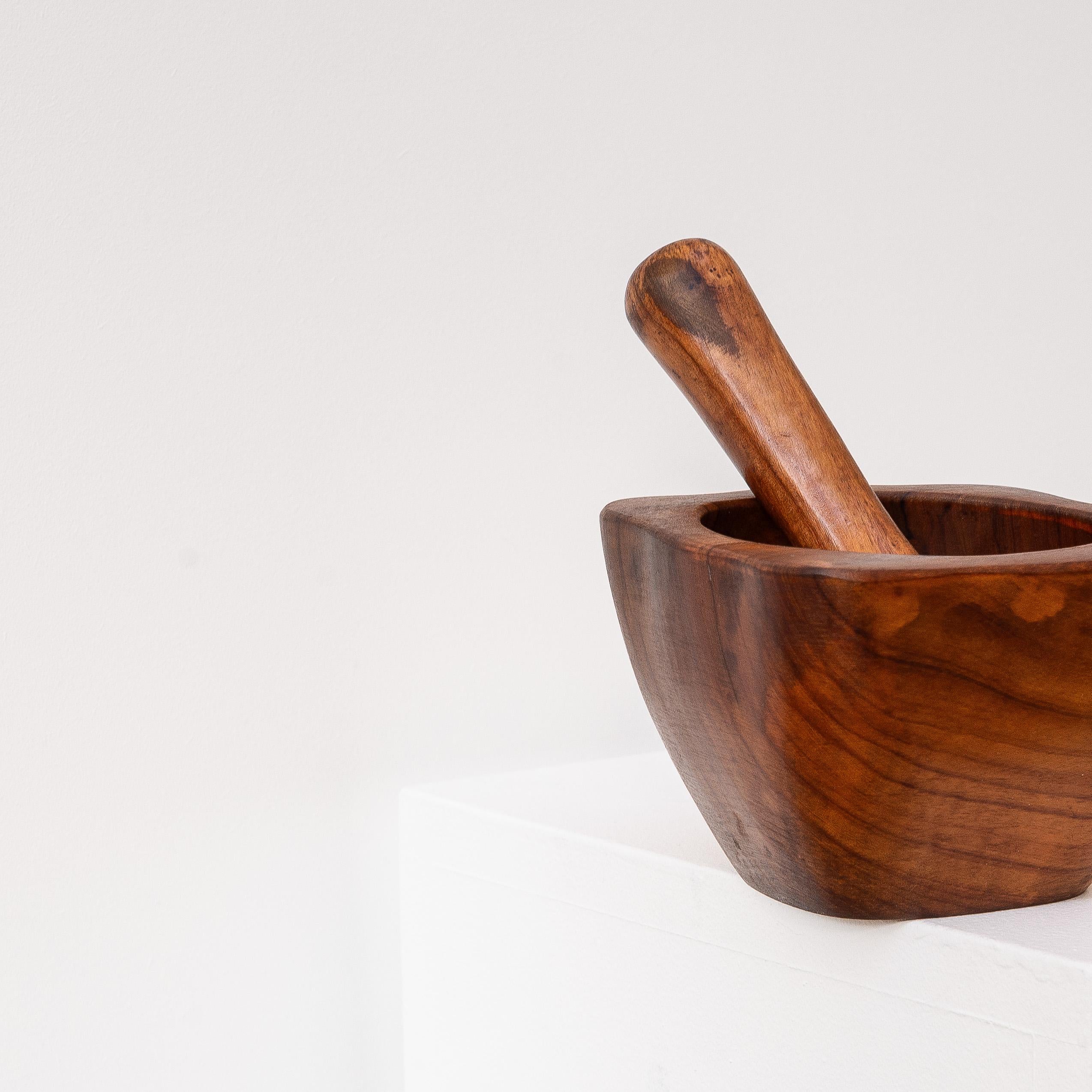 Juego de mortero y maja en madera de olivo, Francia Años 60 en venta 7