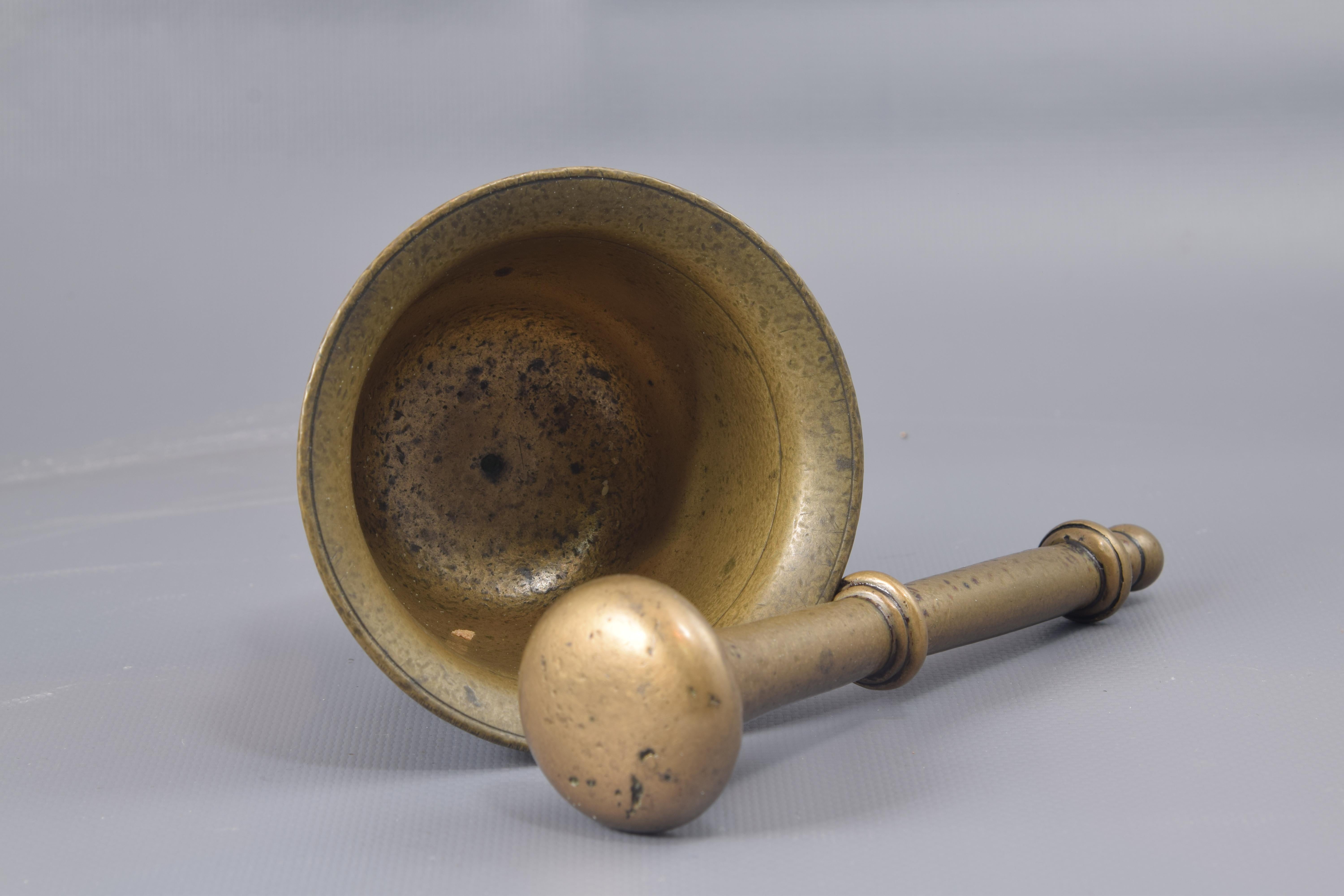 Mortar with Mace or Pestle, Bronze, 17th Century In Fair Condition In Madrid, ES